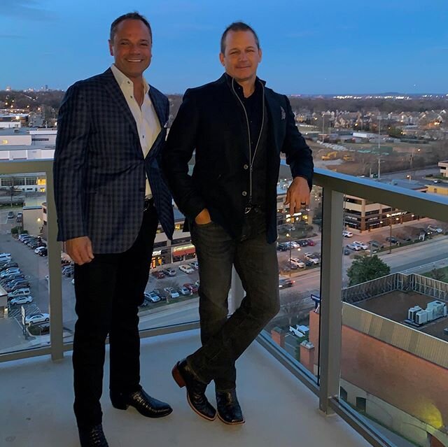 Great Night for the memory banks with my Brother-n-law Tony &ldquo;McMafia&rdquo; Silva 😆👍🙏🏻
#goodeats 
#hillwoodcountryclub 
#nashville 
@lee_nicholas_1
