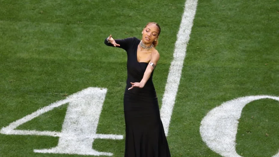 Sign language performer Justina Miles goes viral during Rihanna's Super Bowl halftime performance