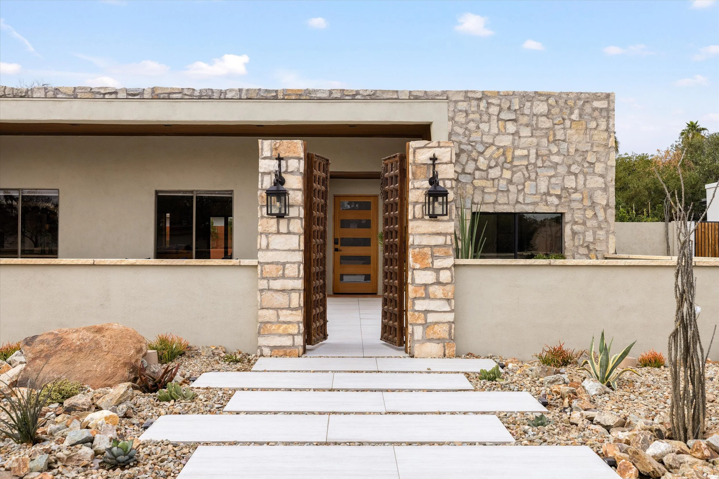 06-6912 E Ludlow_06.jpg