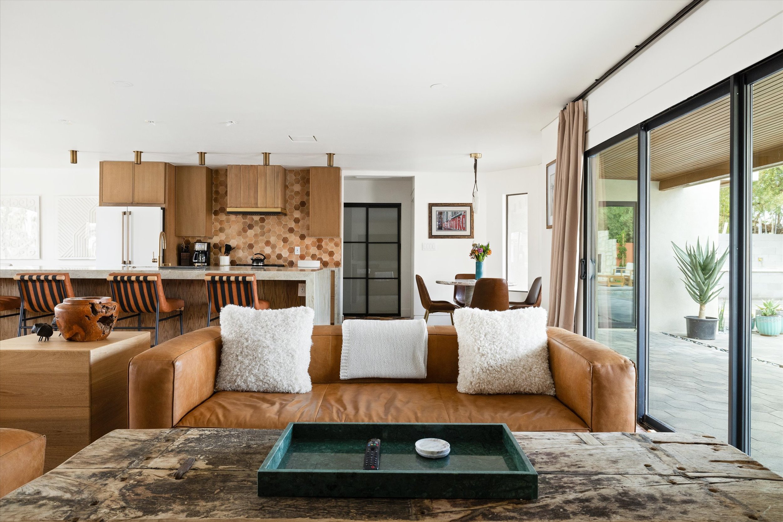 21-6912 E Ludlow_21.jpg