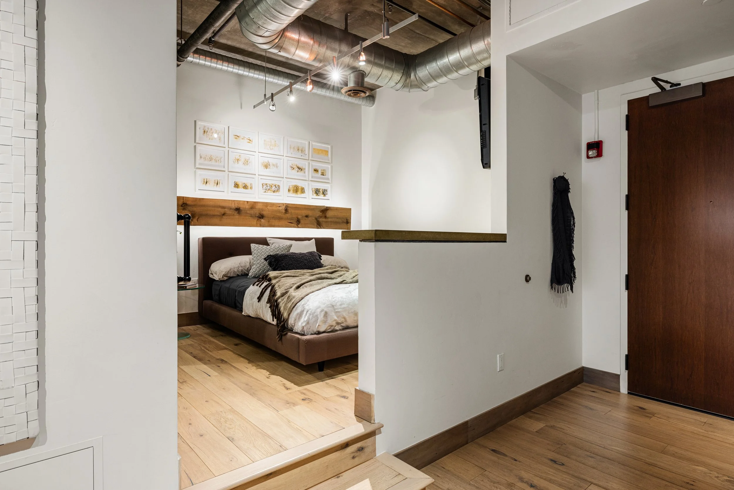 06-21 E Sixth St_06.jpg