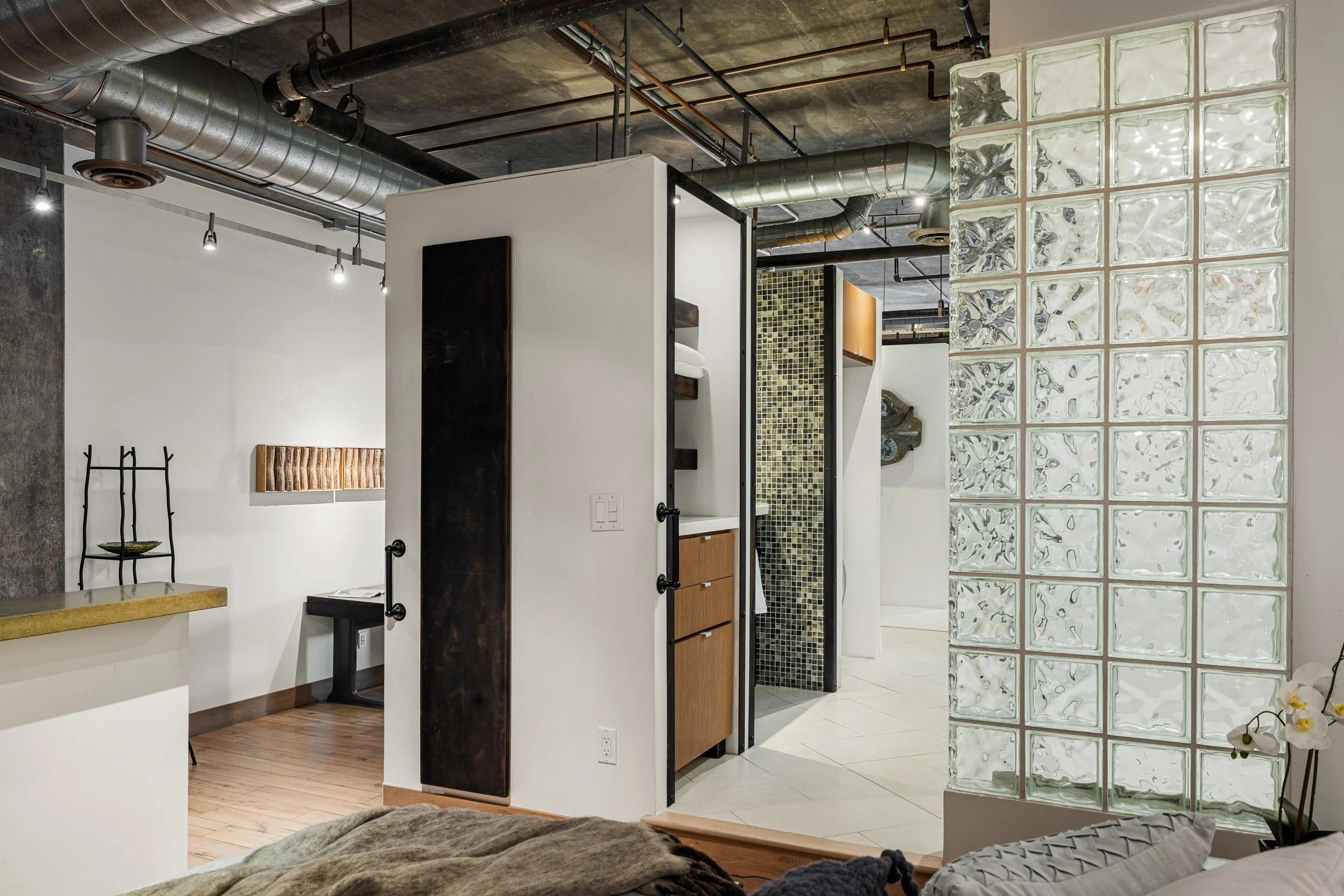 09-21 E Sixth St_09.jpg