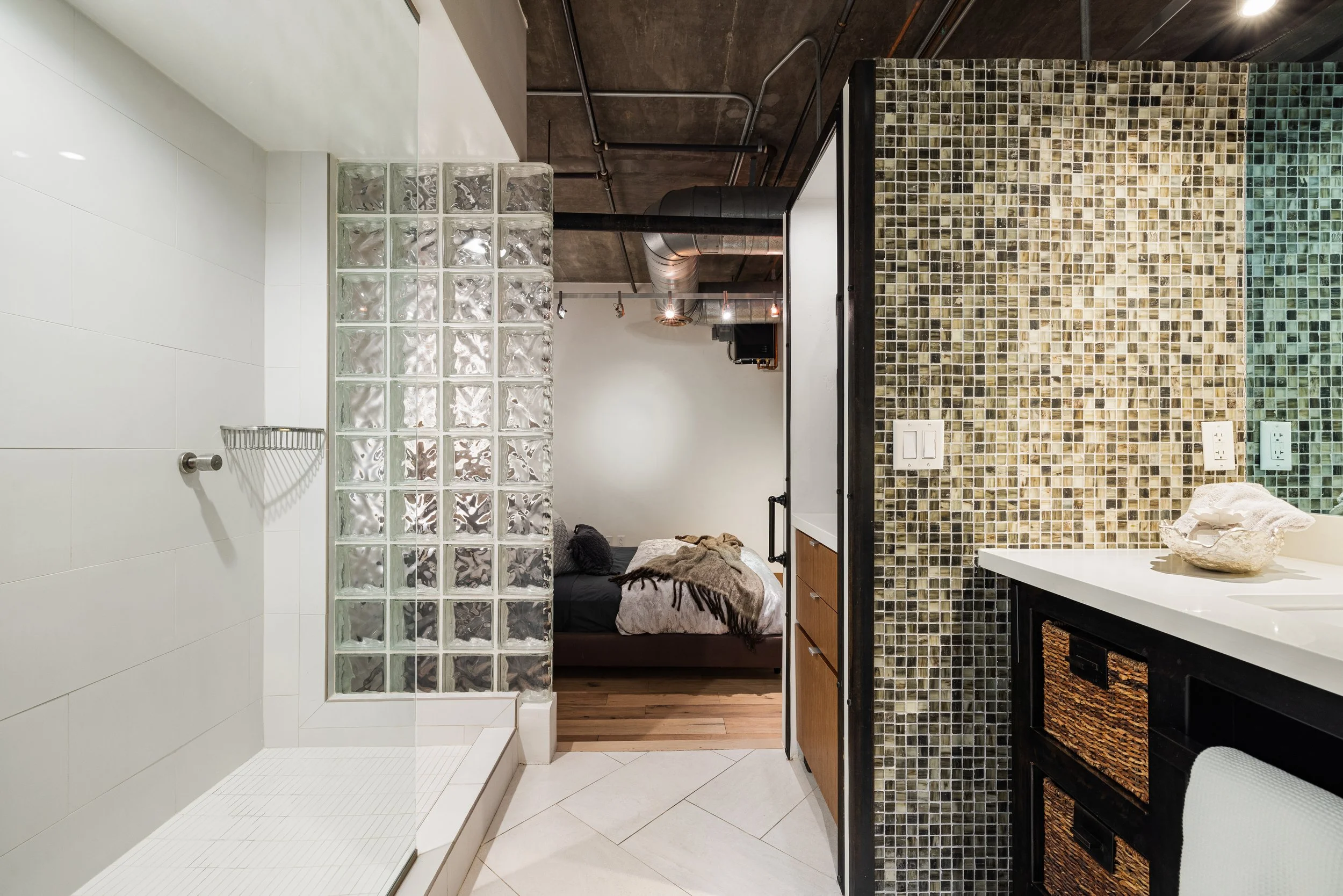 13-21 E Sixth St_13.jpg