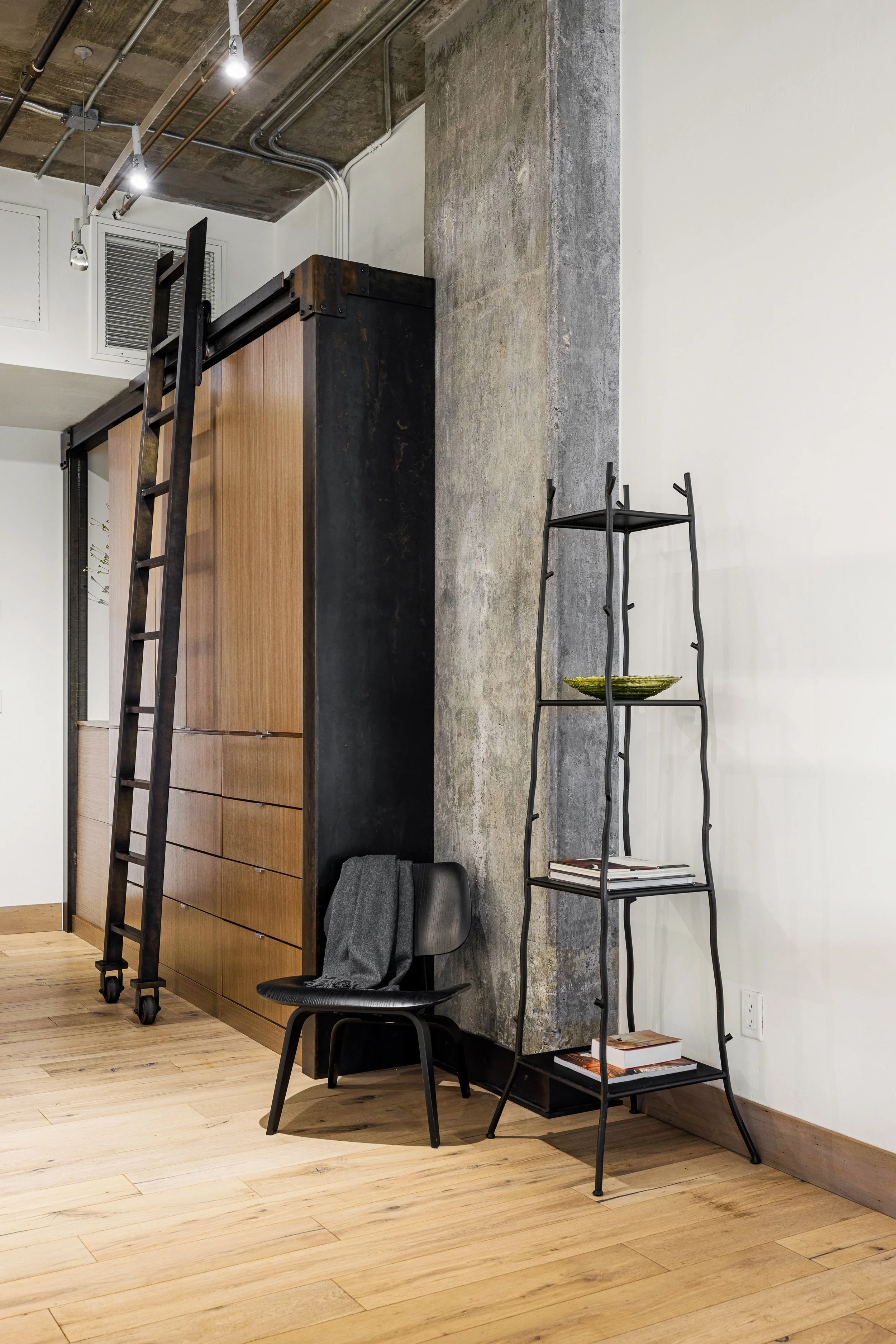 15-21 E Sixth St_15.jpg