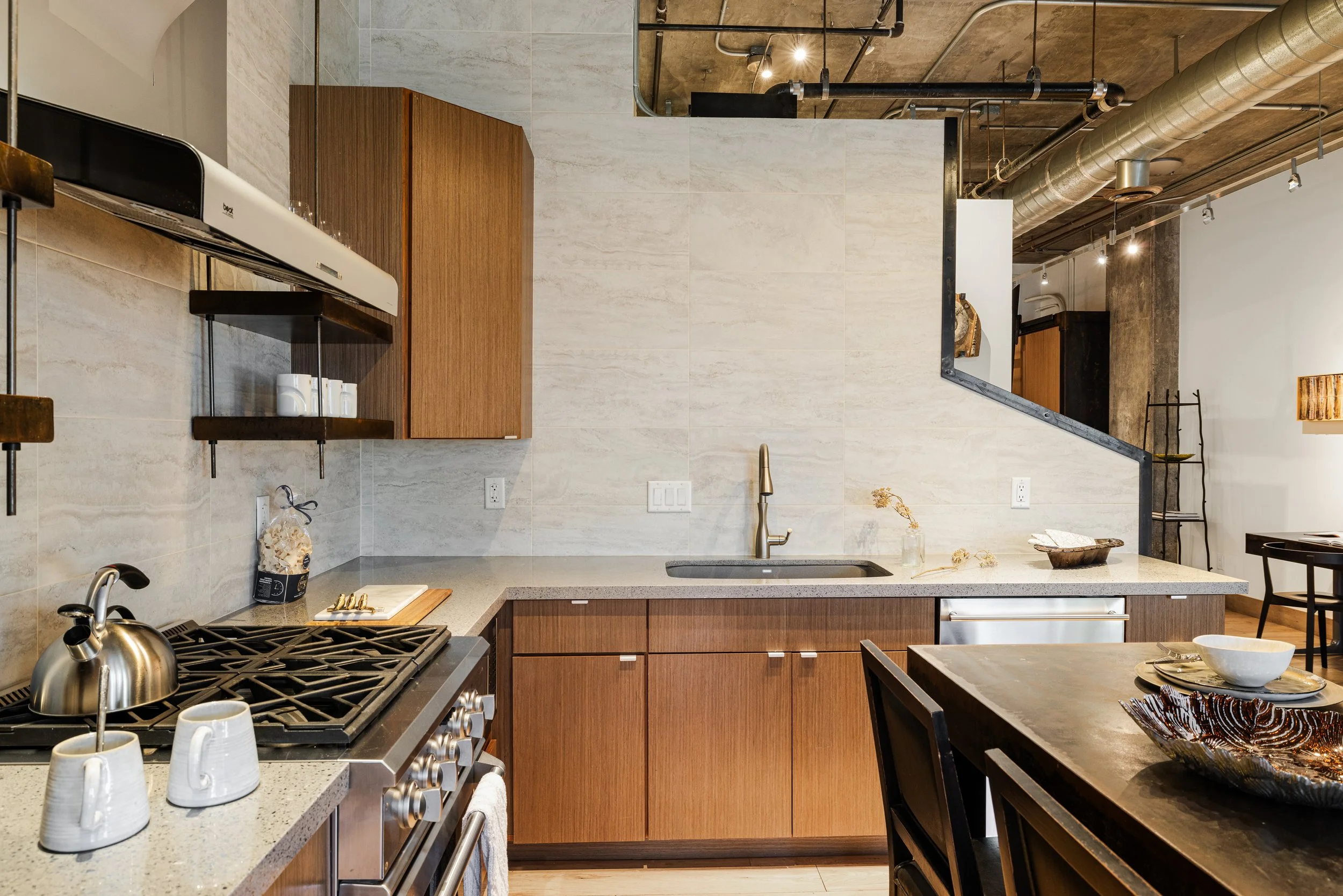 24-21 E Sixth St_24.jpg