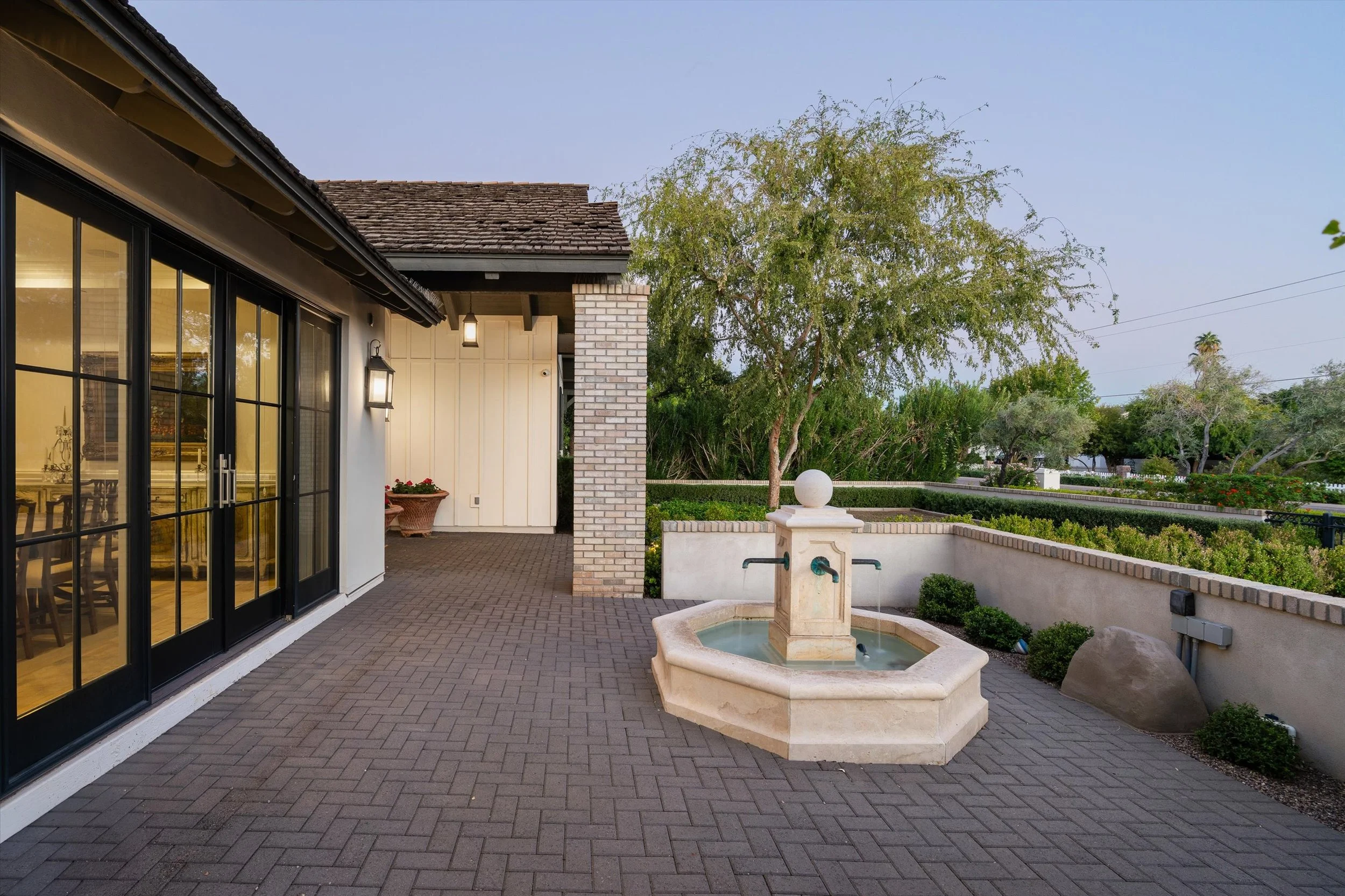 07-5414 E Lafayette Blvd (7 of 63).jpg