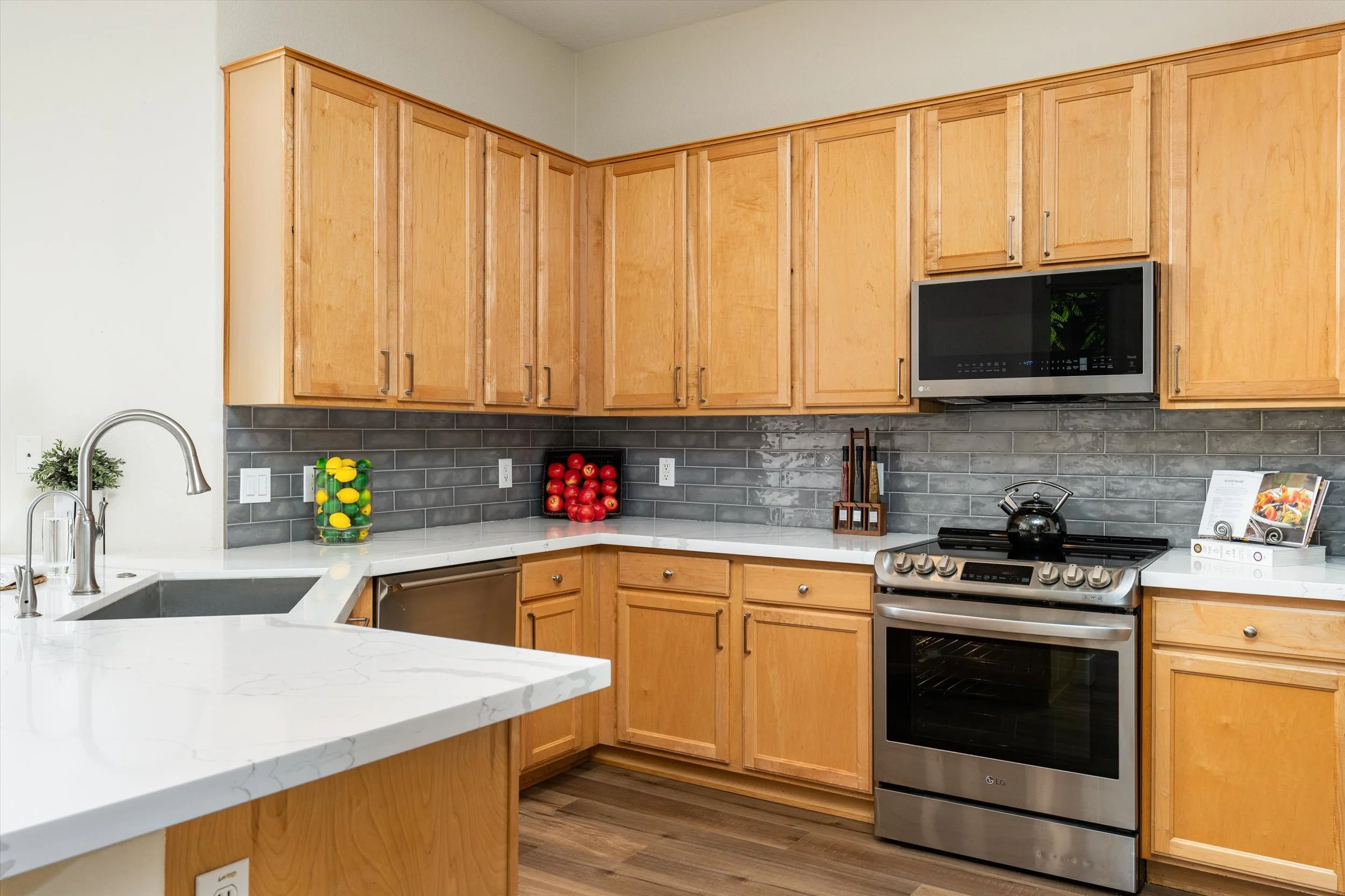 13-4136 E Spur Dr (13 of 53).jpg