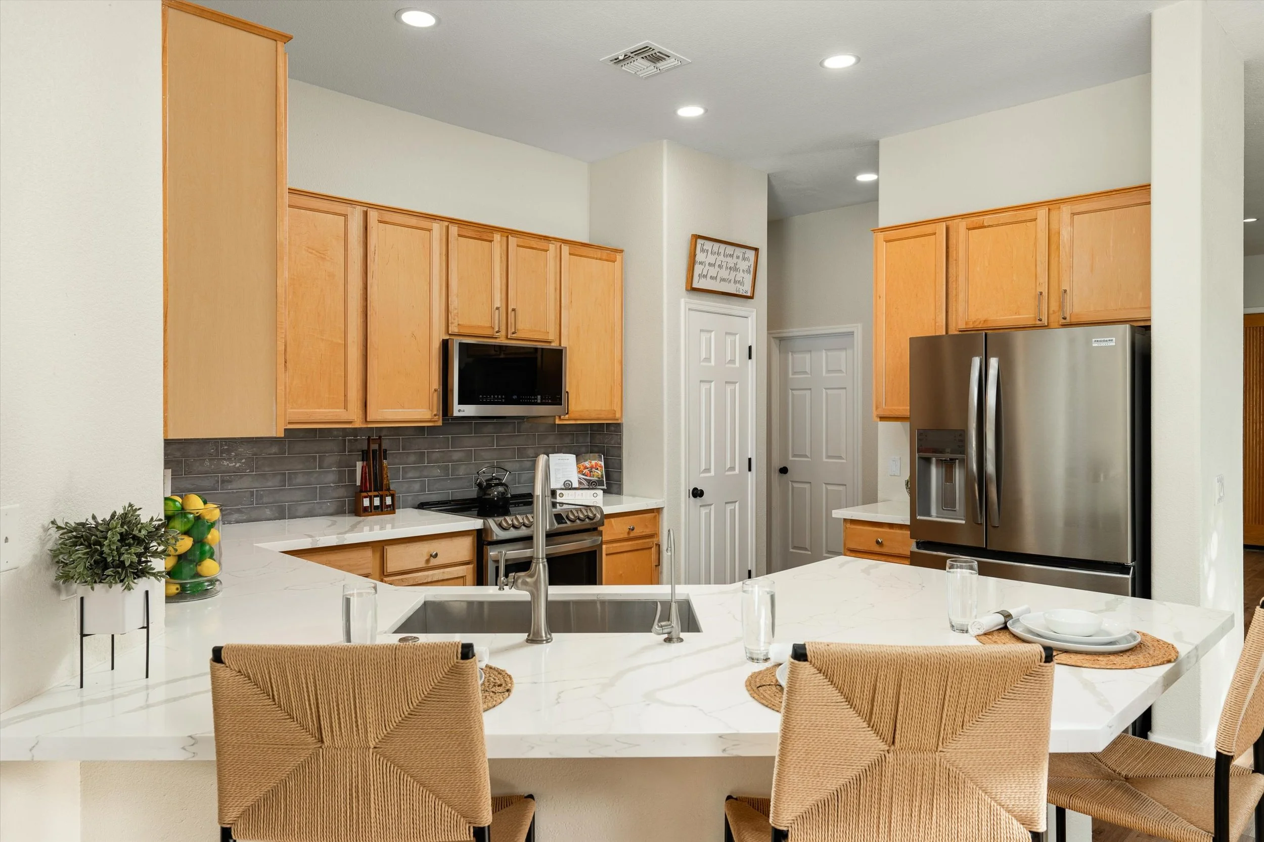 15-4136 E Spur Dr (15 of 53).jpg