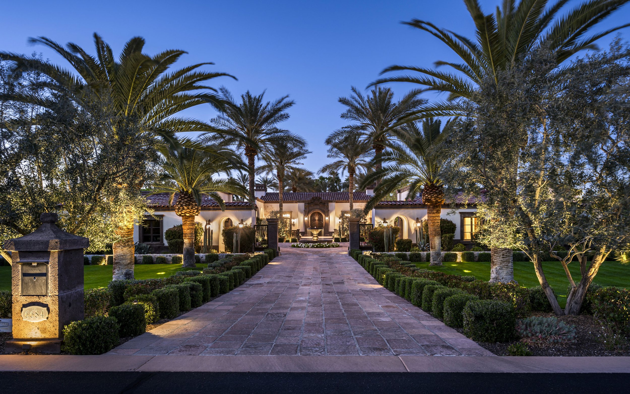 6684 E Cactus Wren Rd -2.jpg