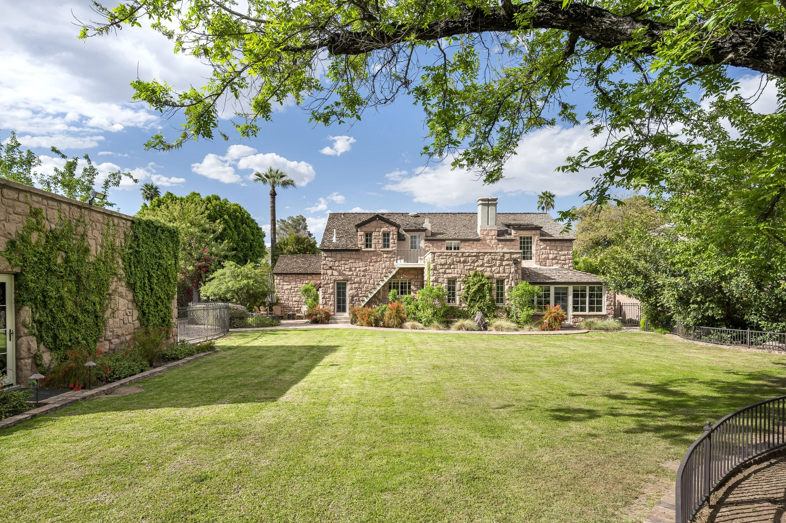 1015 W Encanto Blvd-2.jpg