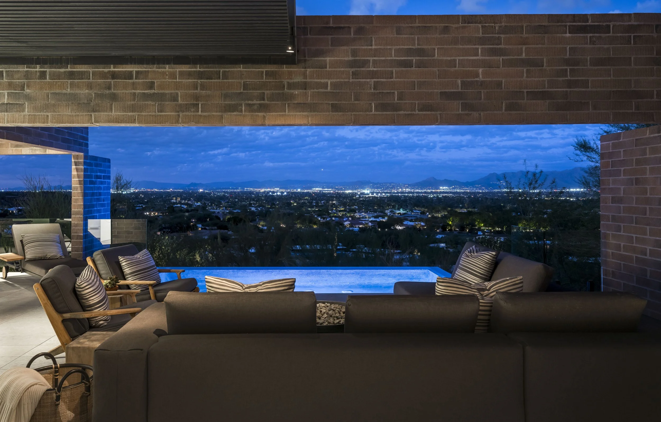 6200 E Hummingbird Ln