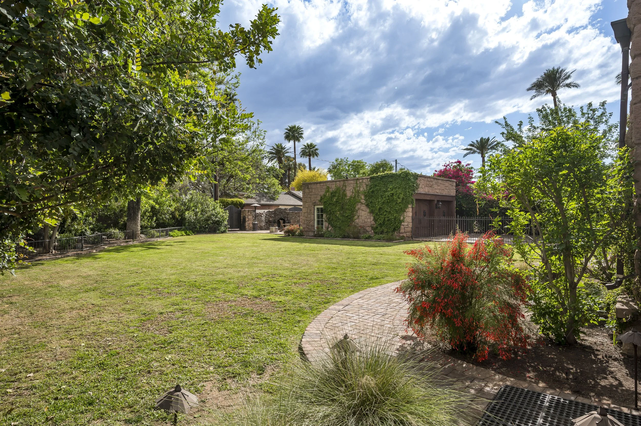 1015 W Encanto Blvd-49.jpg