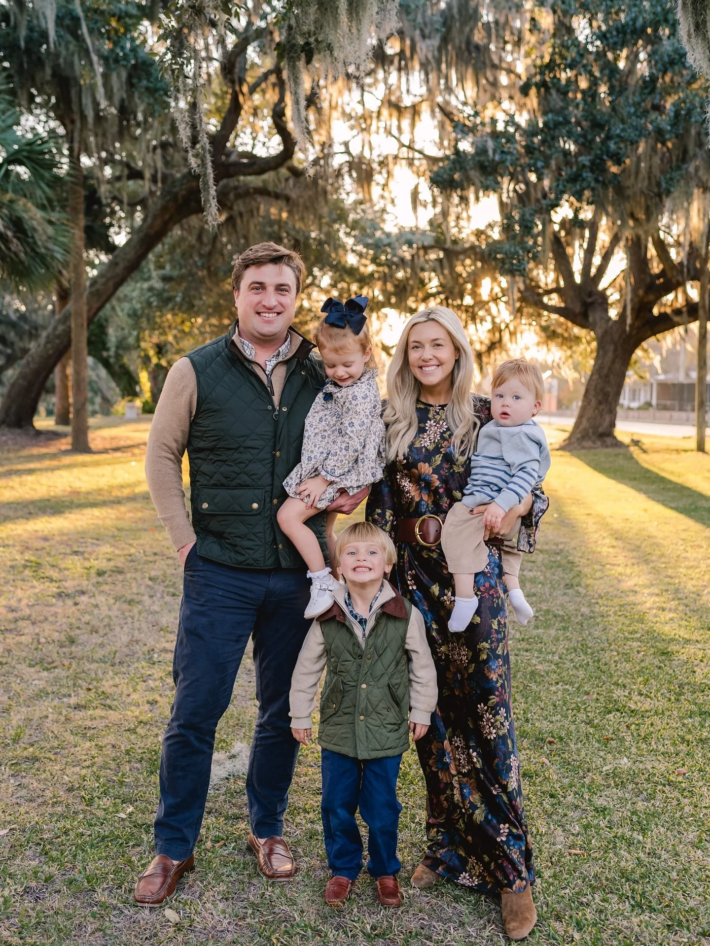 I will never not love the autumn golden light coming through some spanish moss ✨ always magical 🤎