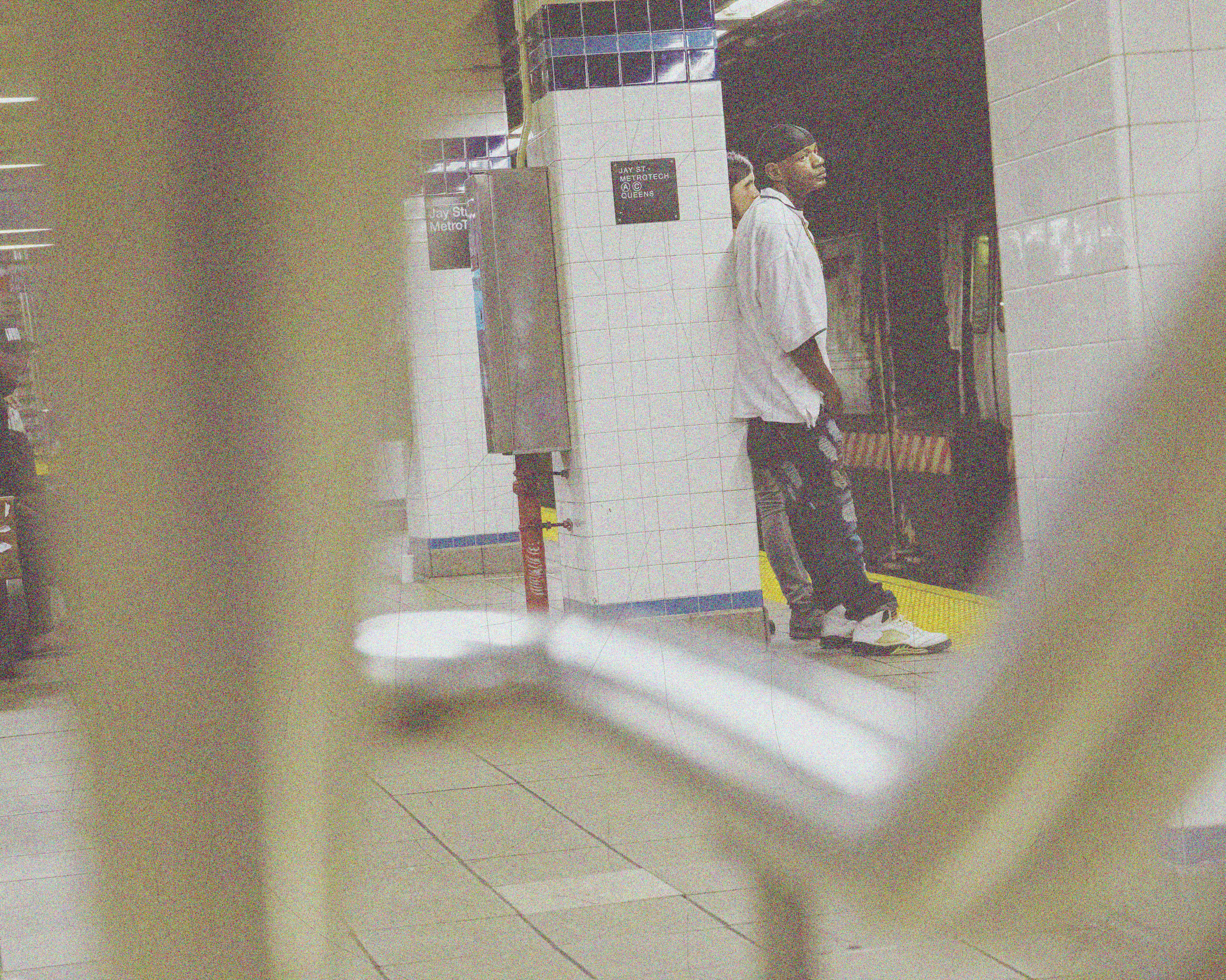 waitingSubway.png