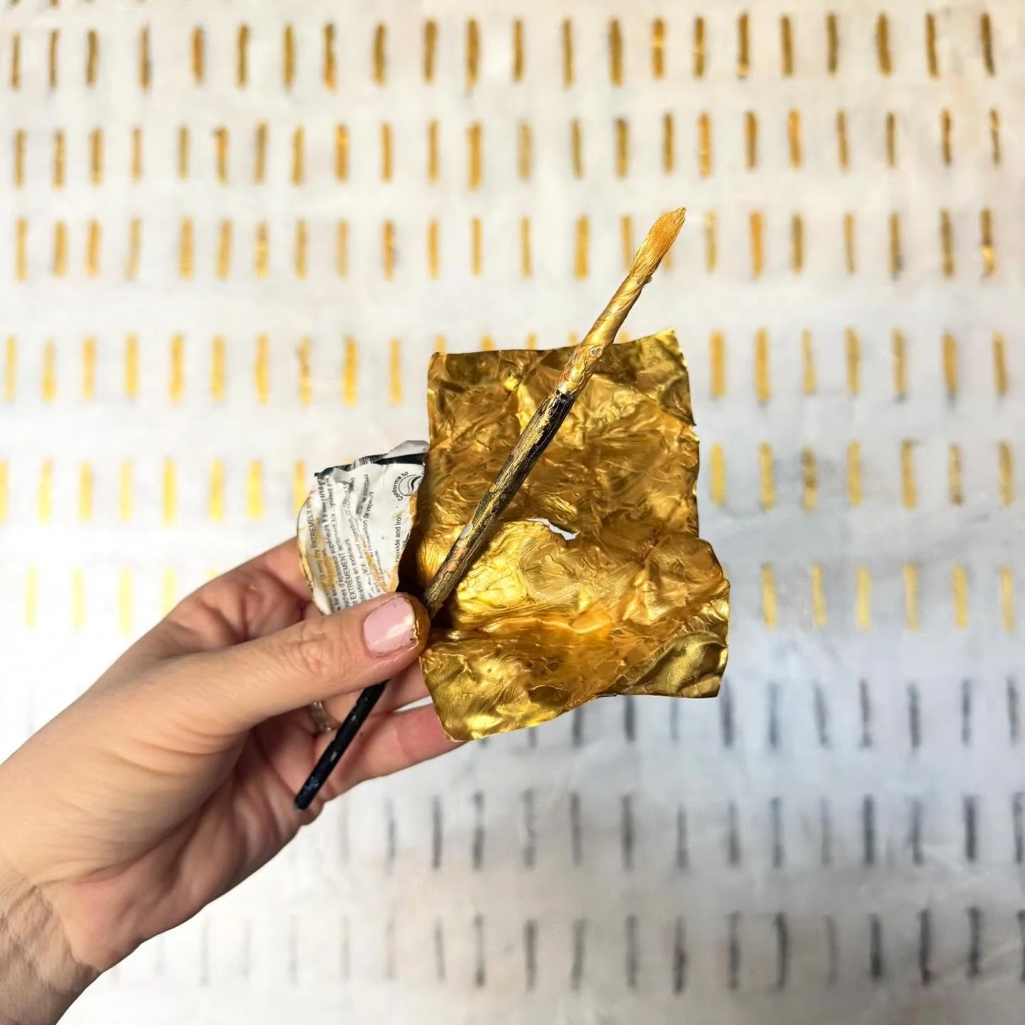 When you really need more gold paint to finish but the closest art supply store is 2 hours away. 🥴 It was surprising how much paint was in the creases once I cut open the tube.
Little studio moments like this always find their way into the work. If 