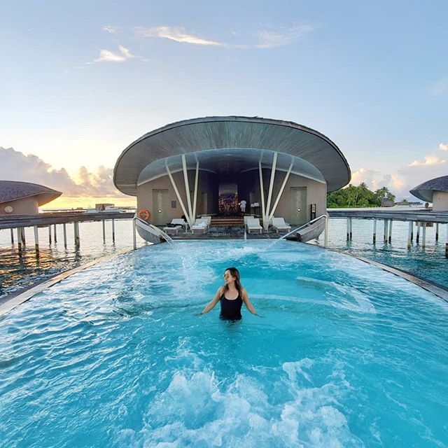 Soaking up the #sunset with the best views.

The Blue Hole Pool is the most expansive hydrotherapy pool in the #maldives that uses heated seawater and whirlpool jets. Get access with any spa treatment at the #stregismaldives 📷 @asksebby #asksebby  #