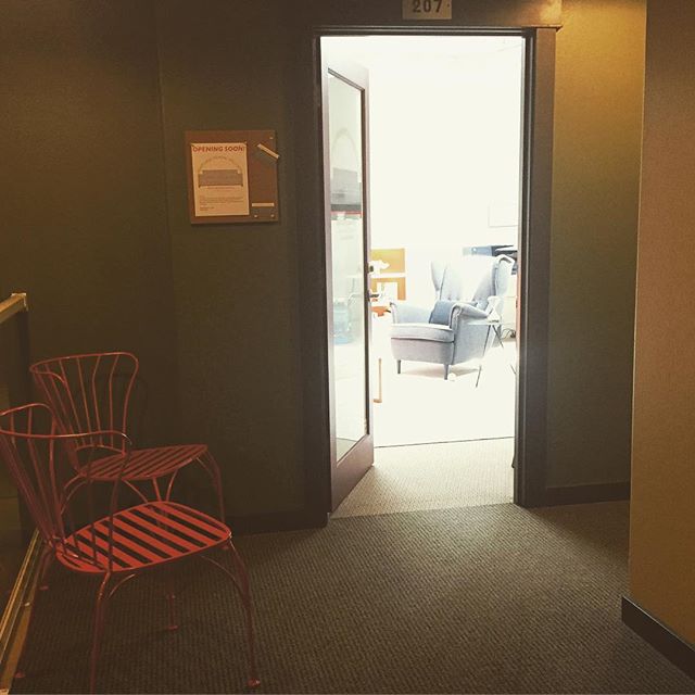 new chairs outside the office for your waiting pleasure. #portland #pdx #portlandoregon #mentalhealth #portlandmentawellness #therapy #counseling #psychology #wellness #sedivision