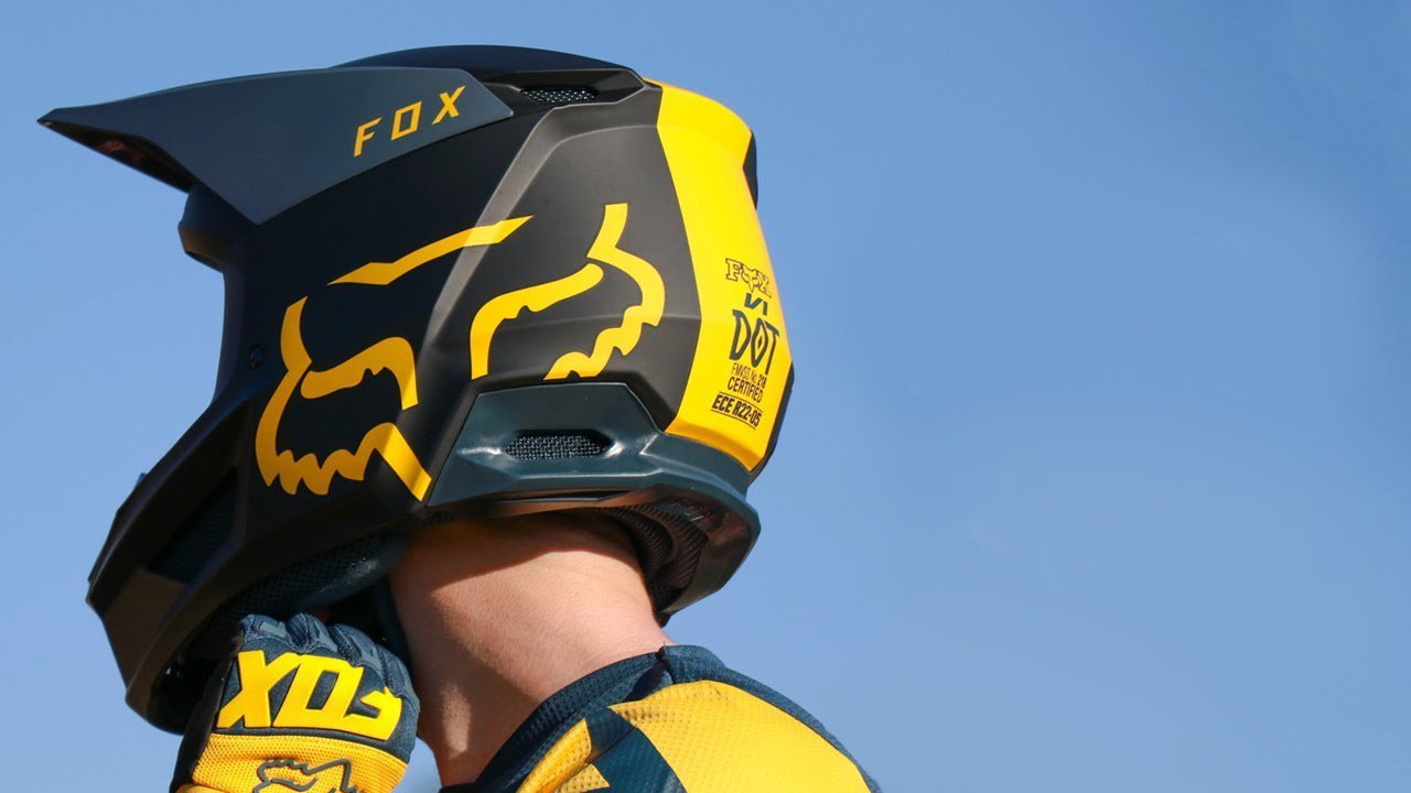 Fox 2019. Fox v1 Trev Helmet. Шлем Fox Rampage. Фокс мото. Fox Helmet лайн.