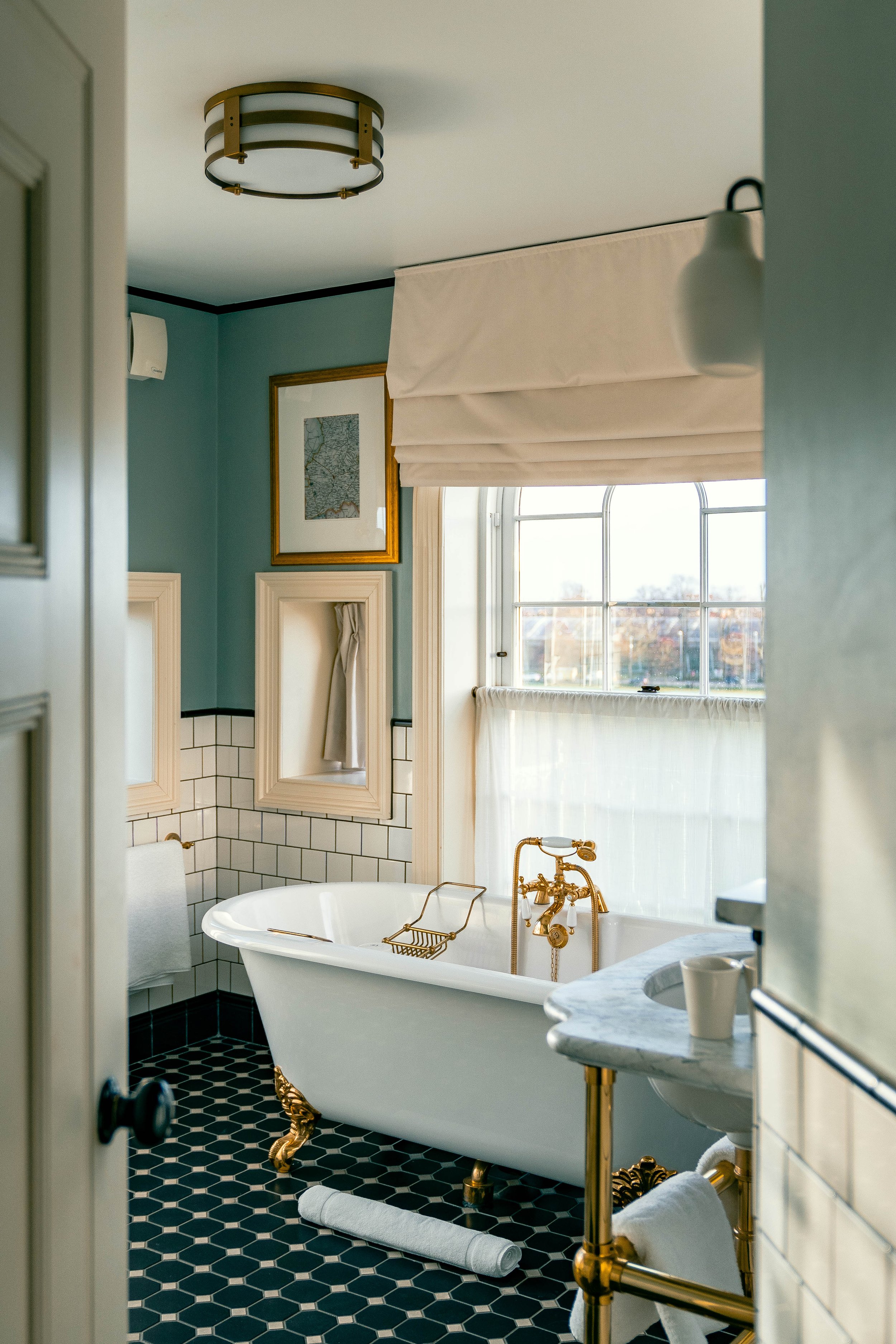 University Arms Hotel, Cambridge - Ellie Dyduch - Brudnizki Bathroom