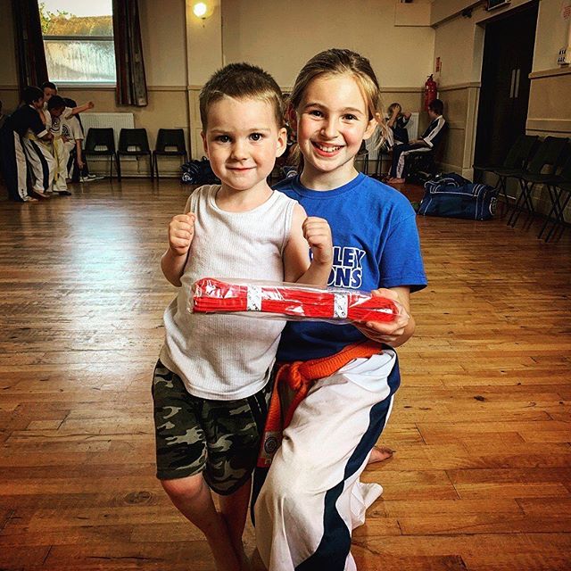 Help and assistance to new members ☺️#ecka #bletchleydragons #miltonkeynes #kickboxing #karate