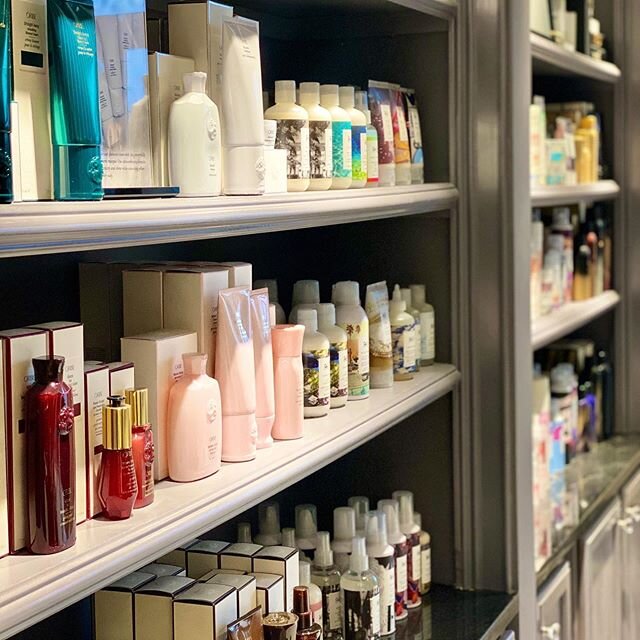 Running low on products and don&rsquo;t want to fight the stores? 🥴 Why not have it delivered? 🙌🏻
There are two awesome ways to help during this time away:
💇🏻&zwj;♀️ If you love R+Co, click the link in our bio to visit our branded support page
?