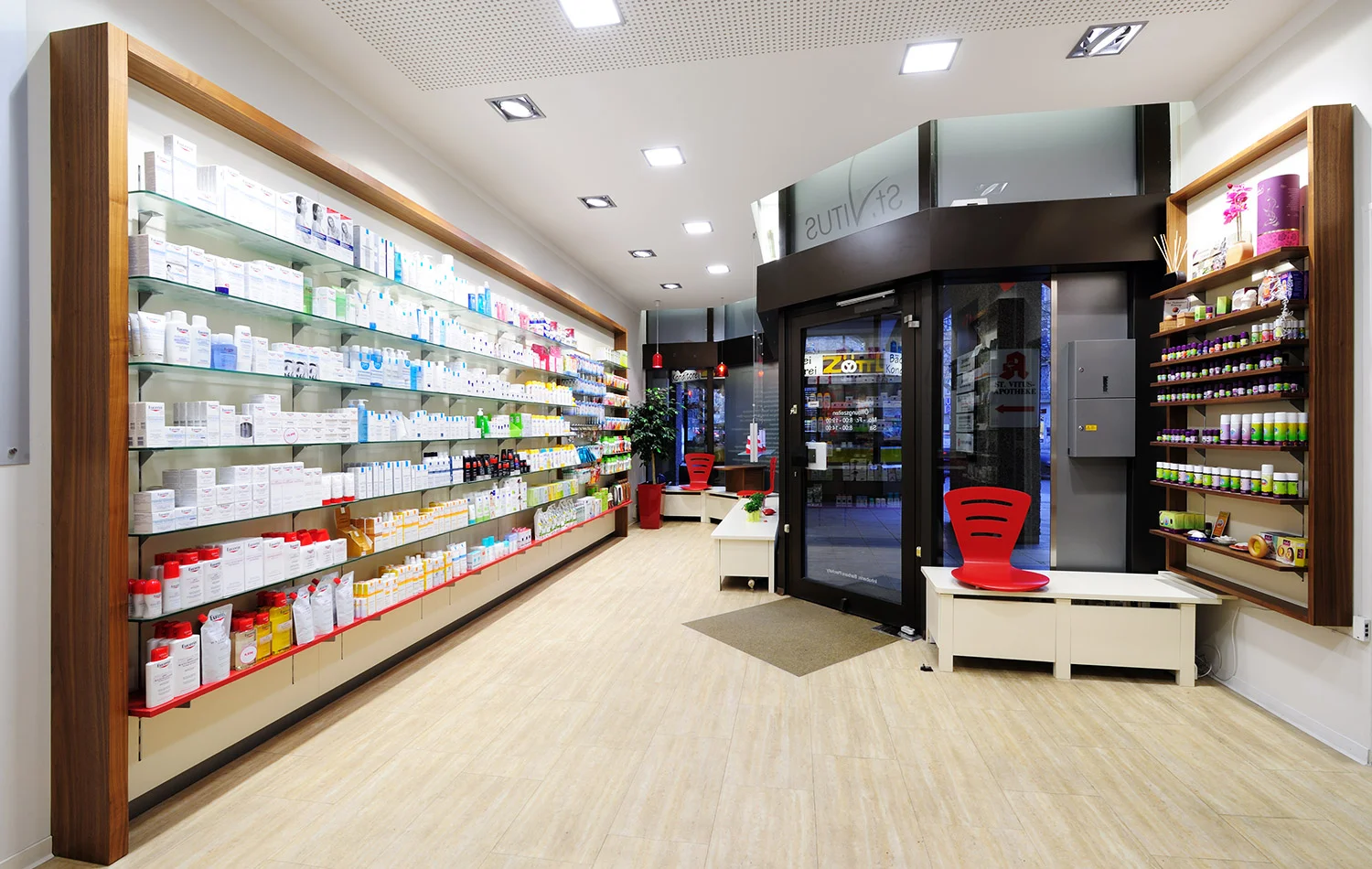 Apothekeneinrichtung nach Mass