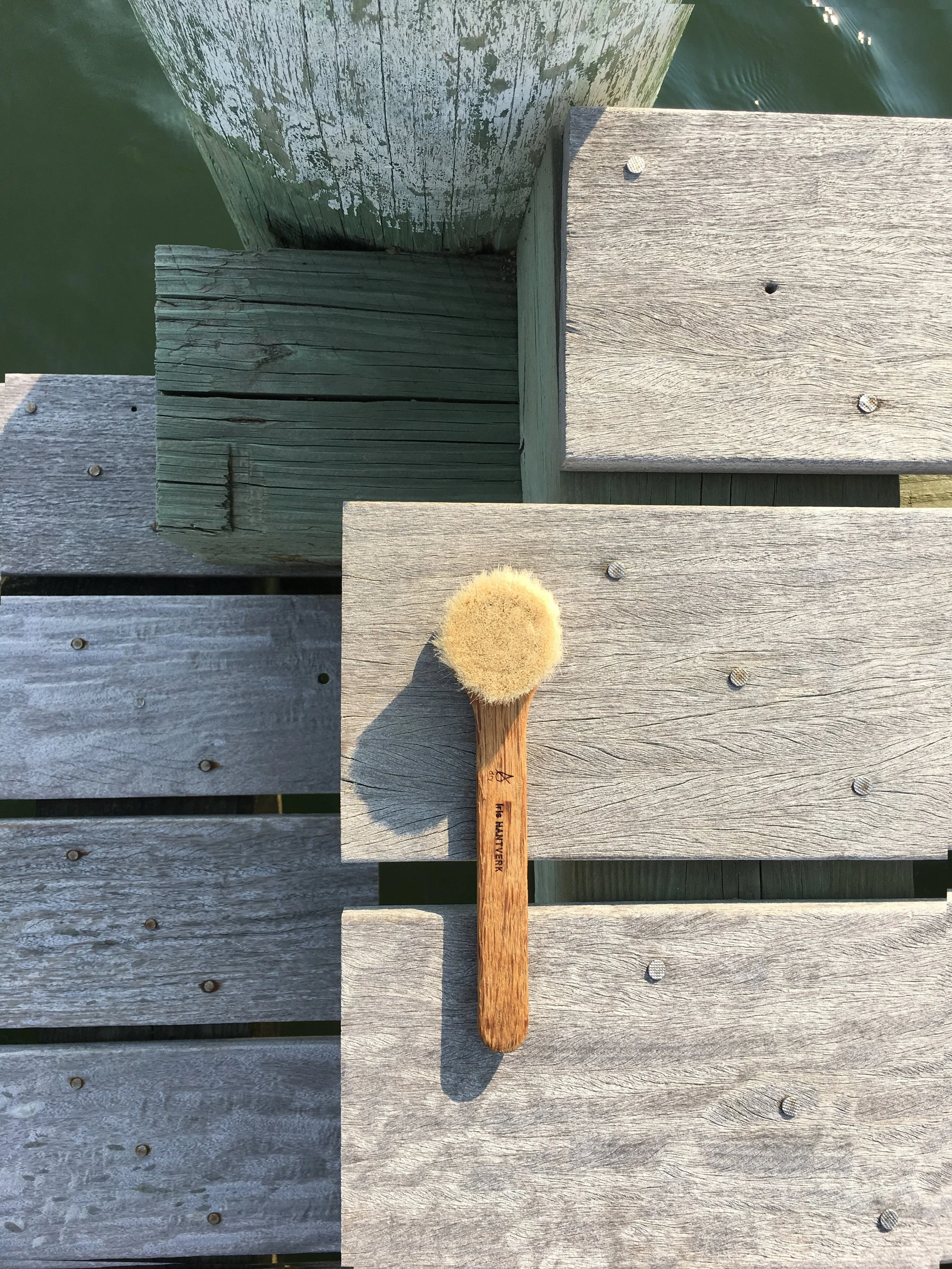 iris-handverk-dry-face-brush.jpg