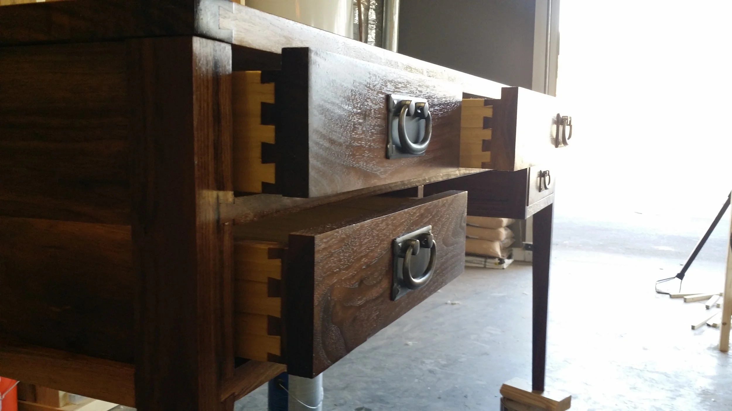 morris_desk_01.jpg