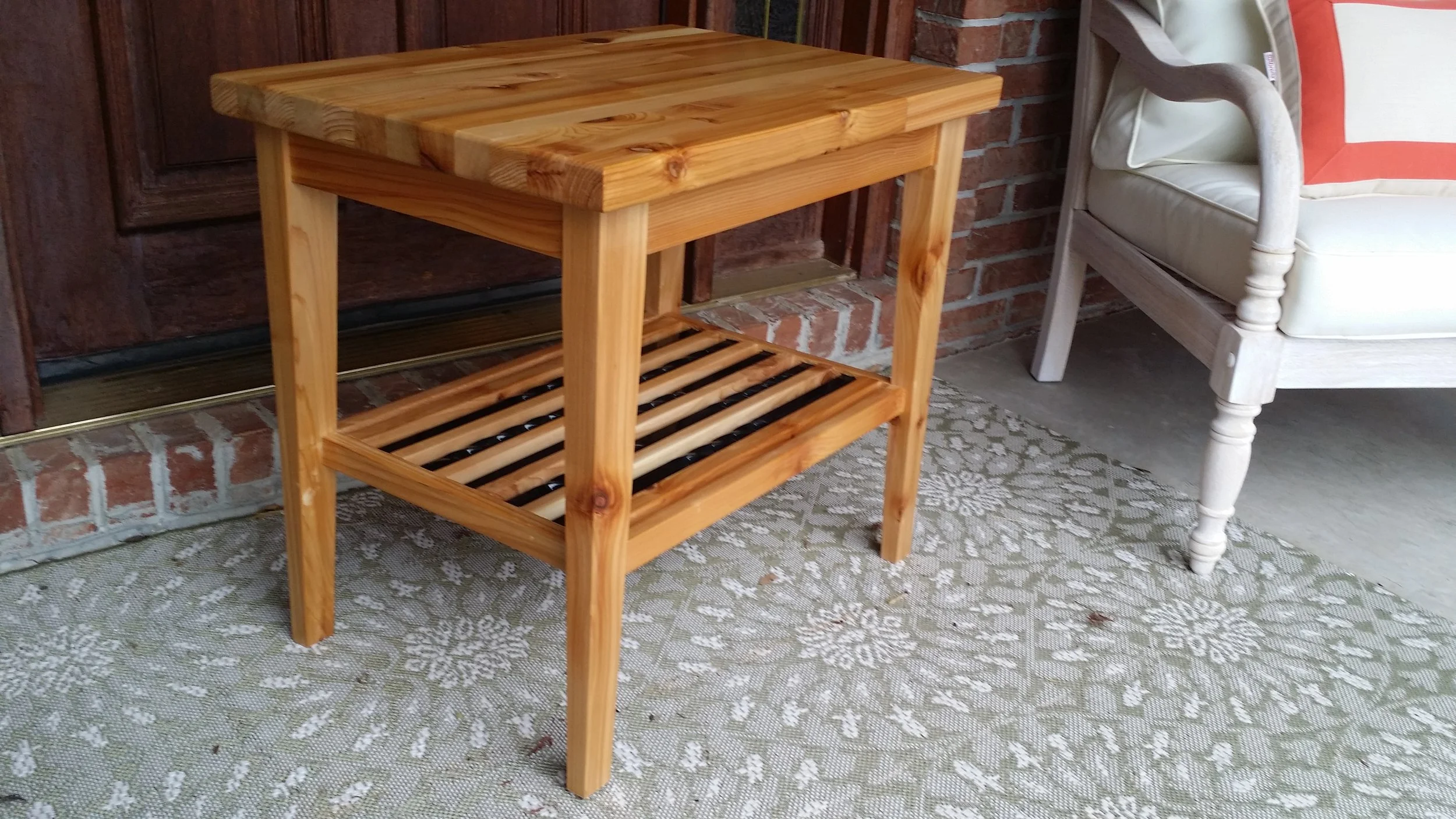 cedar_side_table_03.jpg