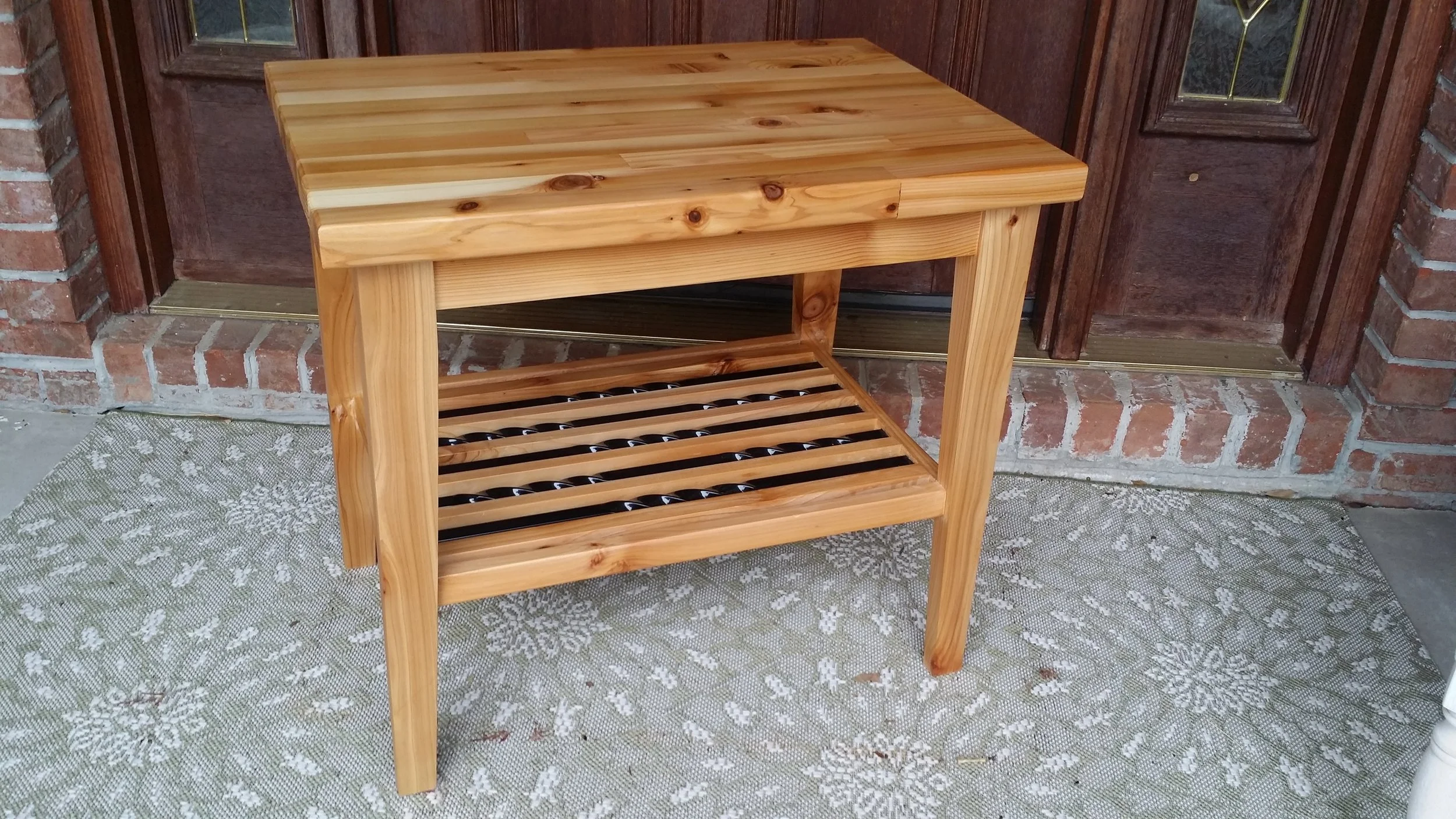 cedar_side_table_02.jpg
