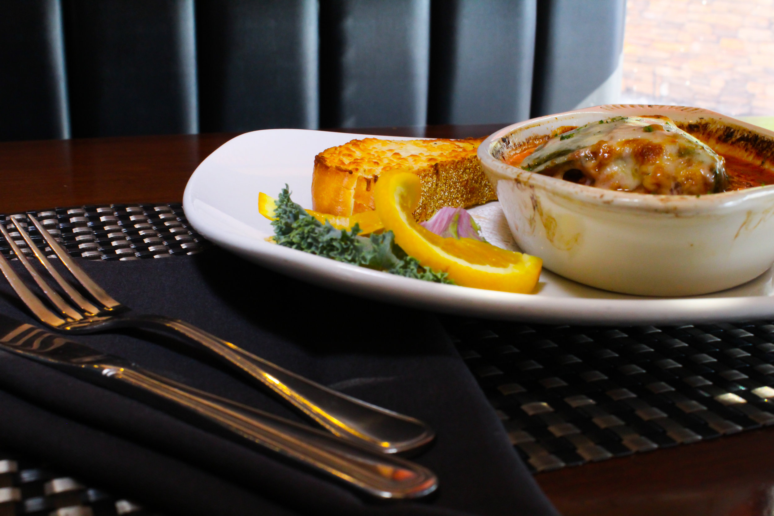 Theo's Bar and Grille