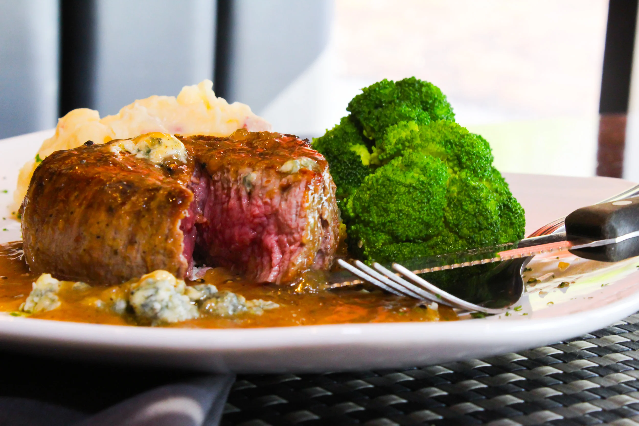 Theo's Bar and Grille