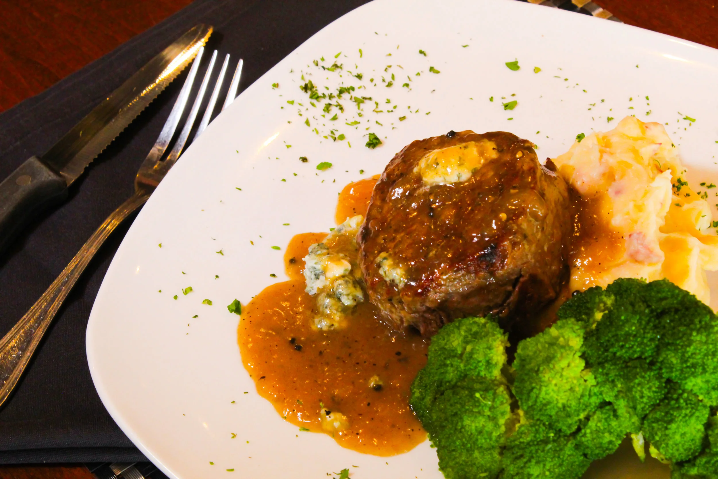 Theo's Bar and Grille