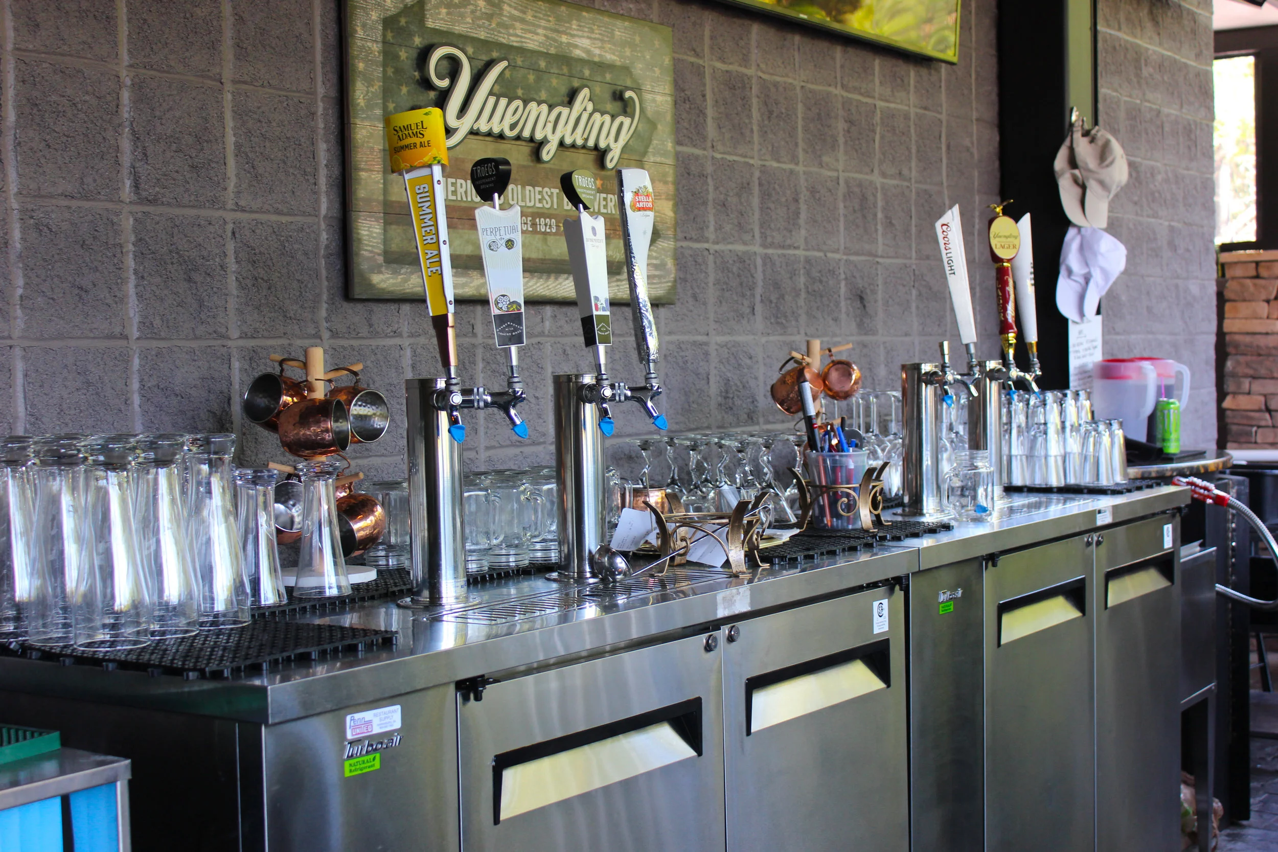 Theo's Bar and Grille