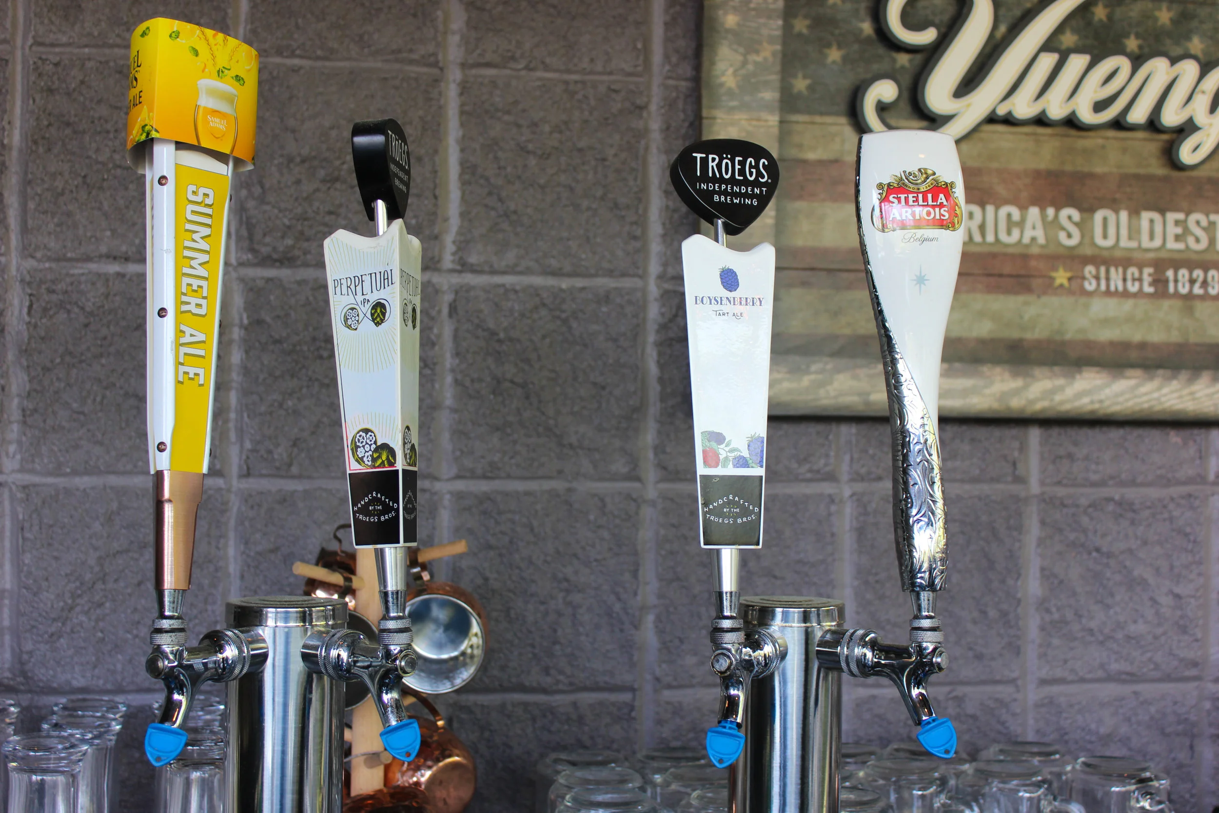 Theo's Bar and Grille