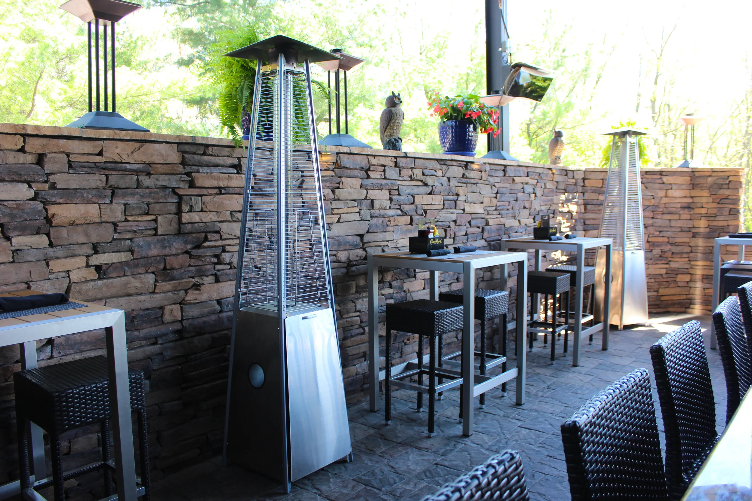 Theo's Bar and Grille