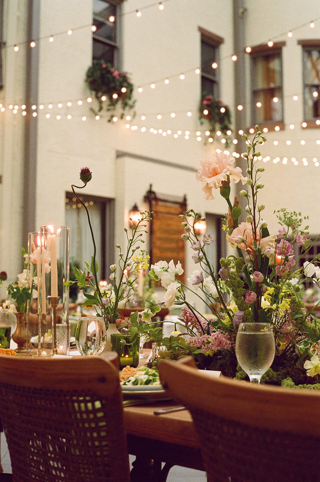 florals on a table scape for a wedding baltimore engineers club