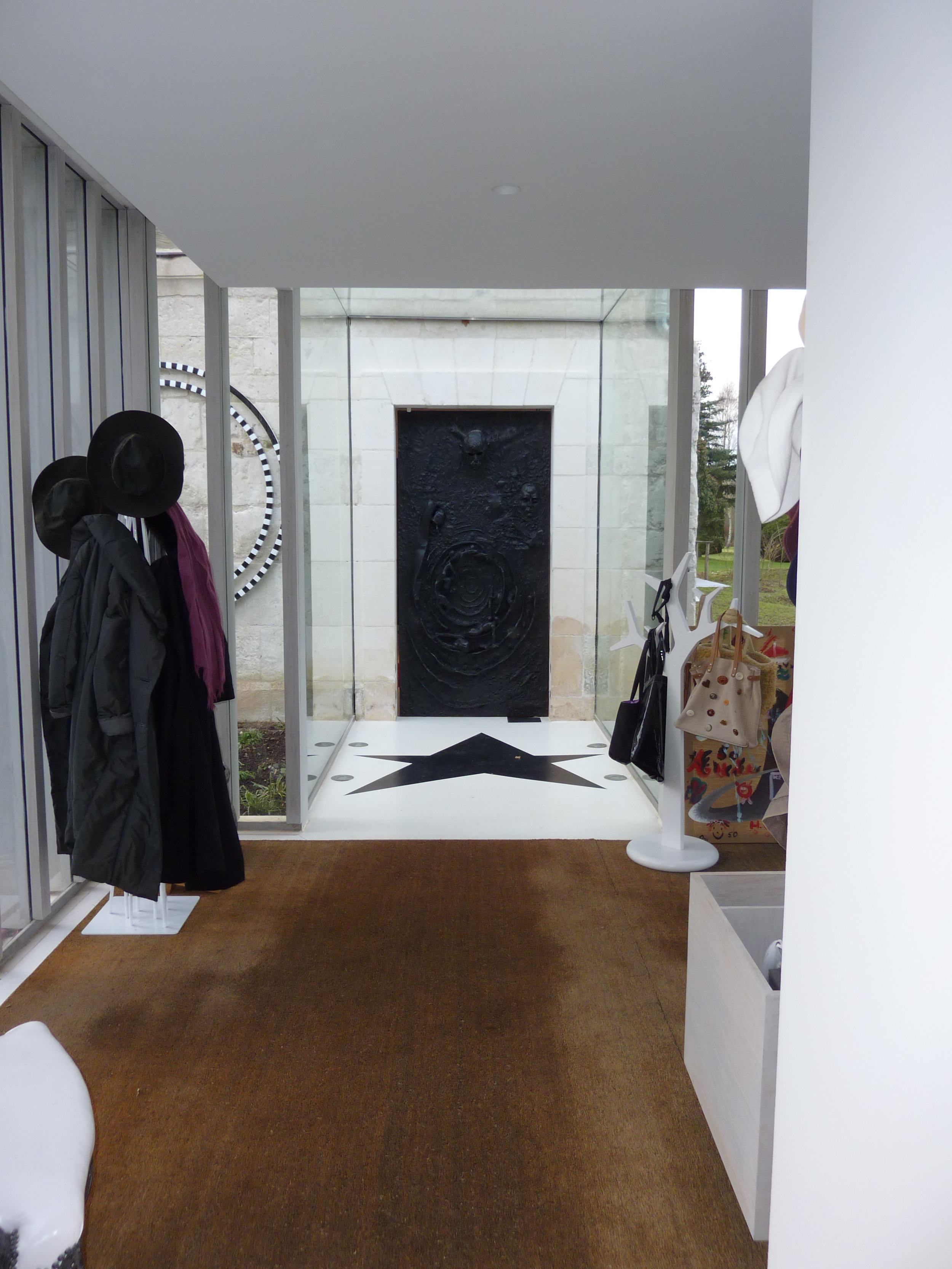 1_Monumental Door_Hall.JPG