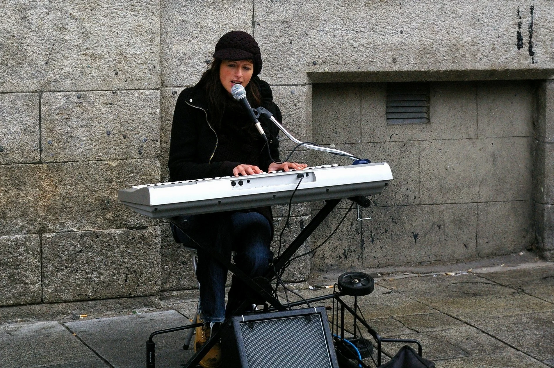   TEMPLE BAR AREA —DUBLIN  
