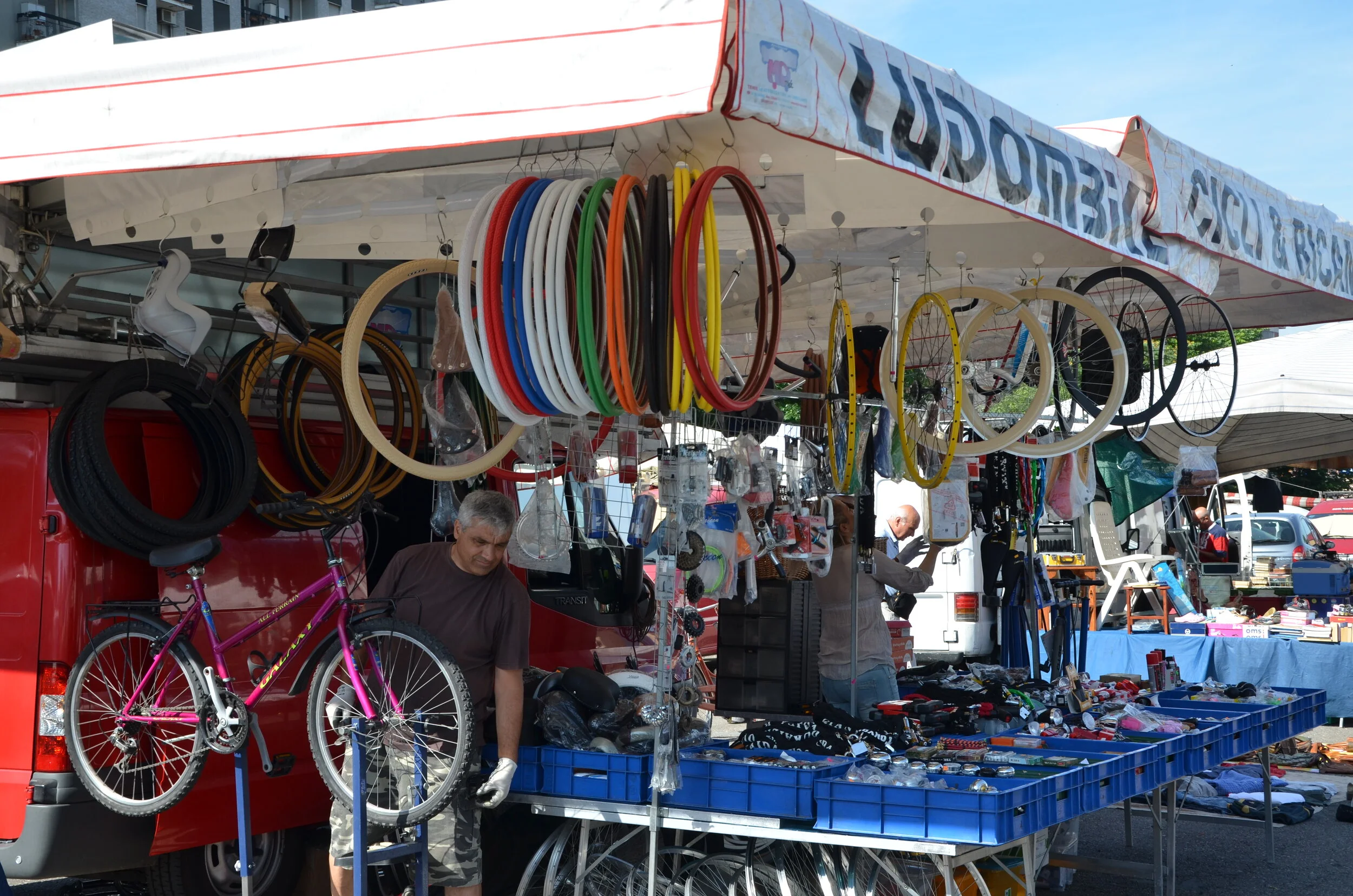   Bike shop Flea Market —Begium   