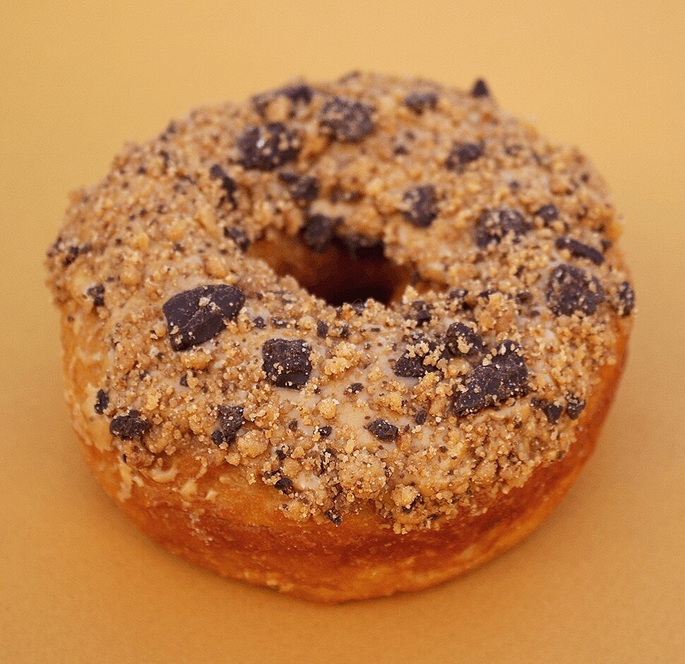 New month = new flavors! Coffee Crunch is on the menu for the month of April 🤤

☕️ Our coffee dough is dipped in our in house espresso glaze. Topped off with a dark chocolate streusel
