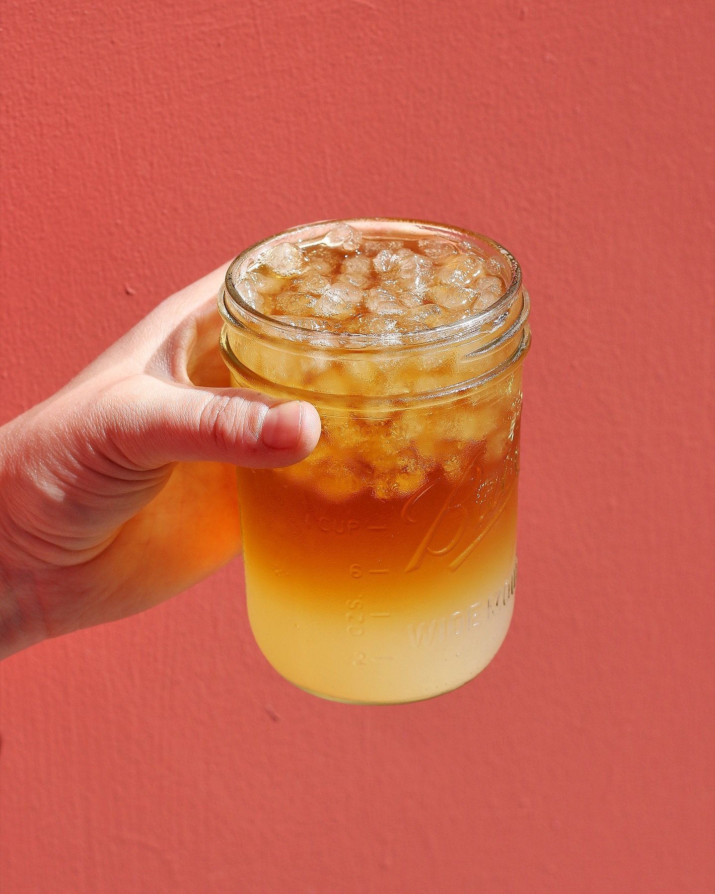 🚨NEW DRINK ALERT🚨

Beat the heat with an Arnold Palmer. House made ginger lemonade topped with some cold brew Earl Grey tea!