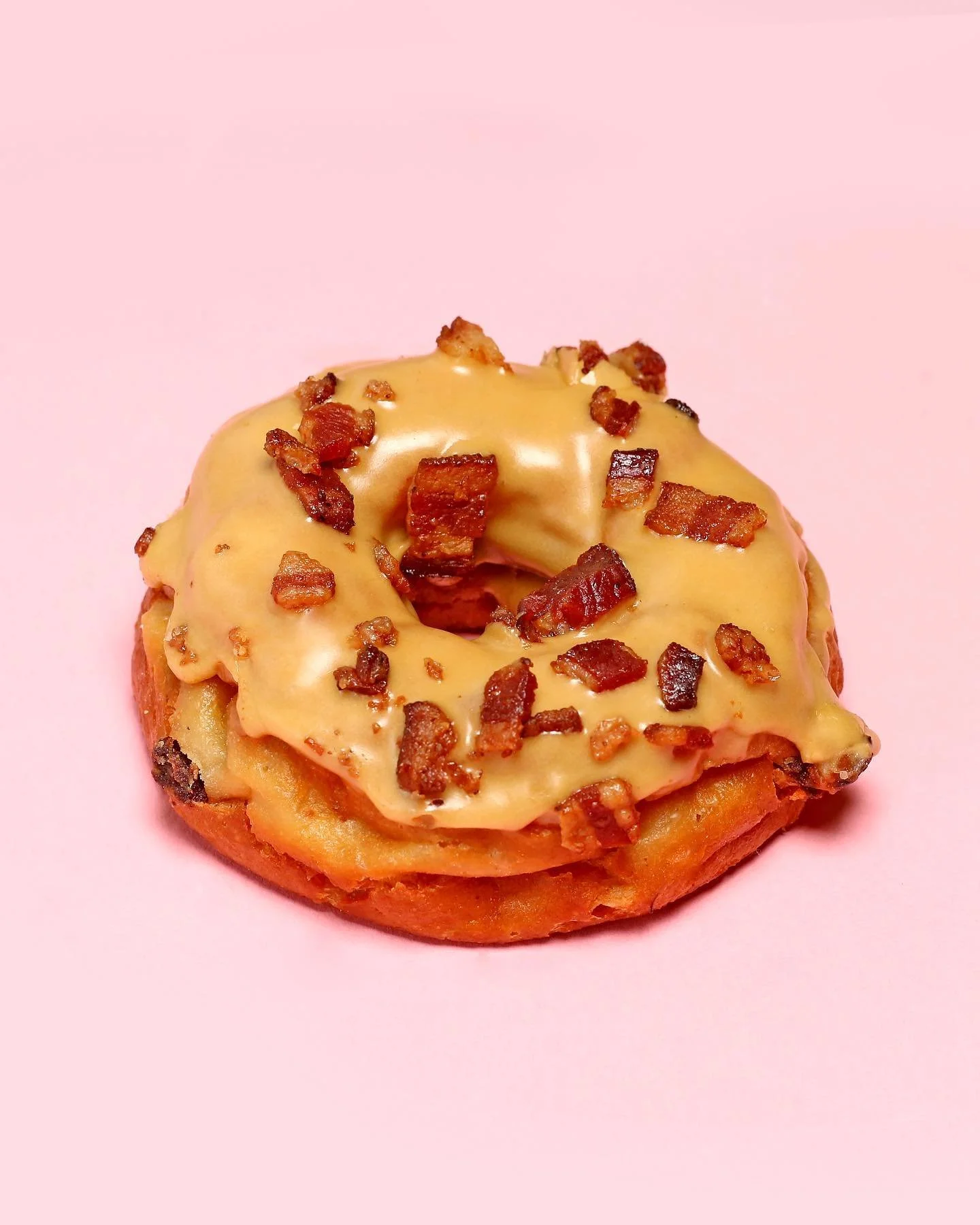 Maple Apple Bacon, it&rsquo;s kinda our thing✨

🥓 @fattedcalf bacon and saut&eacute;ed apple base, glazed with organic maple syrup glaze and topped with crispy bacon.