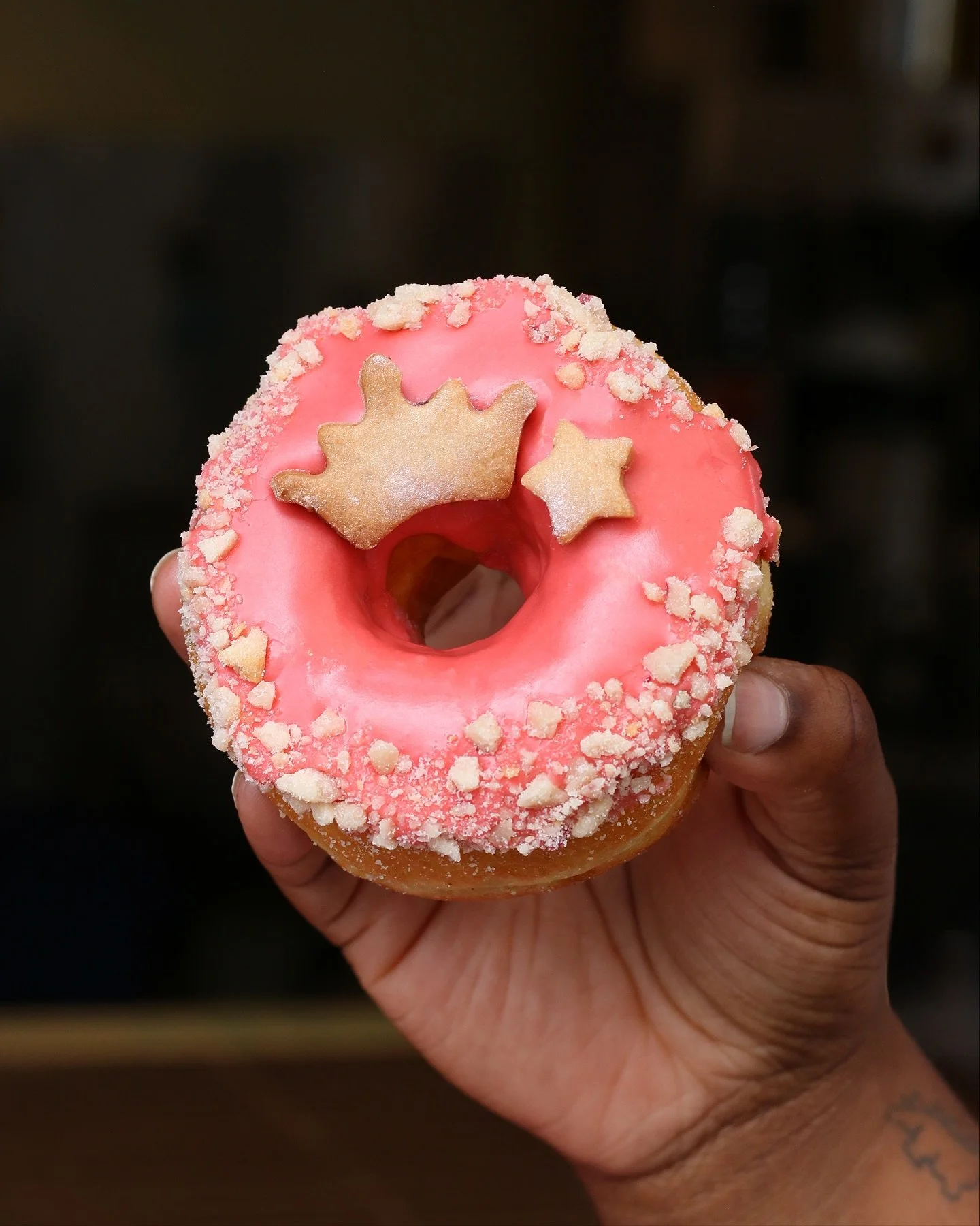 It&rsquo;s a Wicked Weekend at Dynamo 💚🩷✨

Elphaba (matcha cream cheese w/ chocolate shortbread) and Glinda (strawberry glaze w/ strawberry shortbread) are flying in for this weekend only.

Catch them at 24th Street 11/21&ndash;11/23 ✨