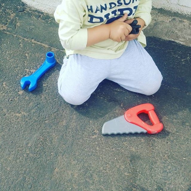 See these little hands working with little tools? They are working hard! #building #finemotorskills #tools #toddler #preschool #sandiego #prek #outside #learning