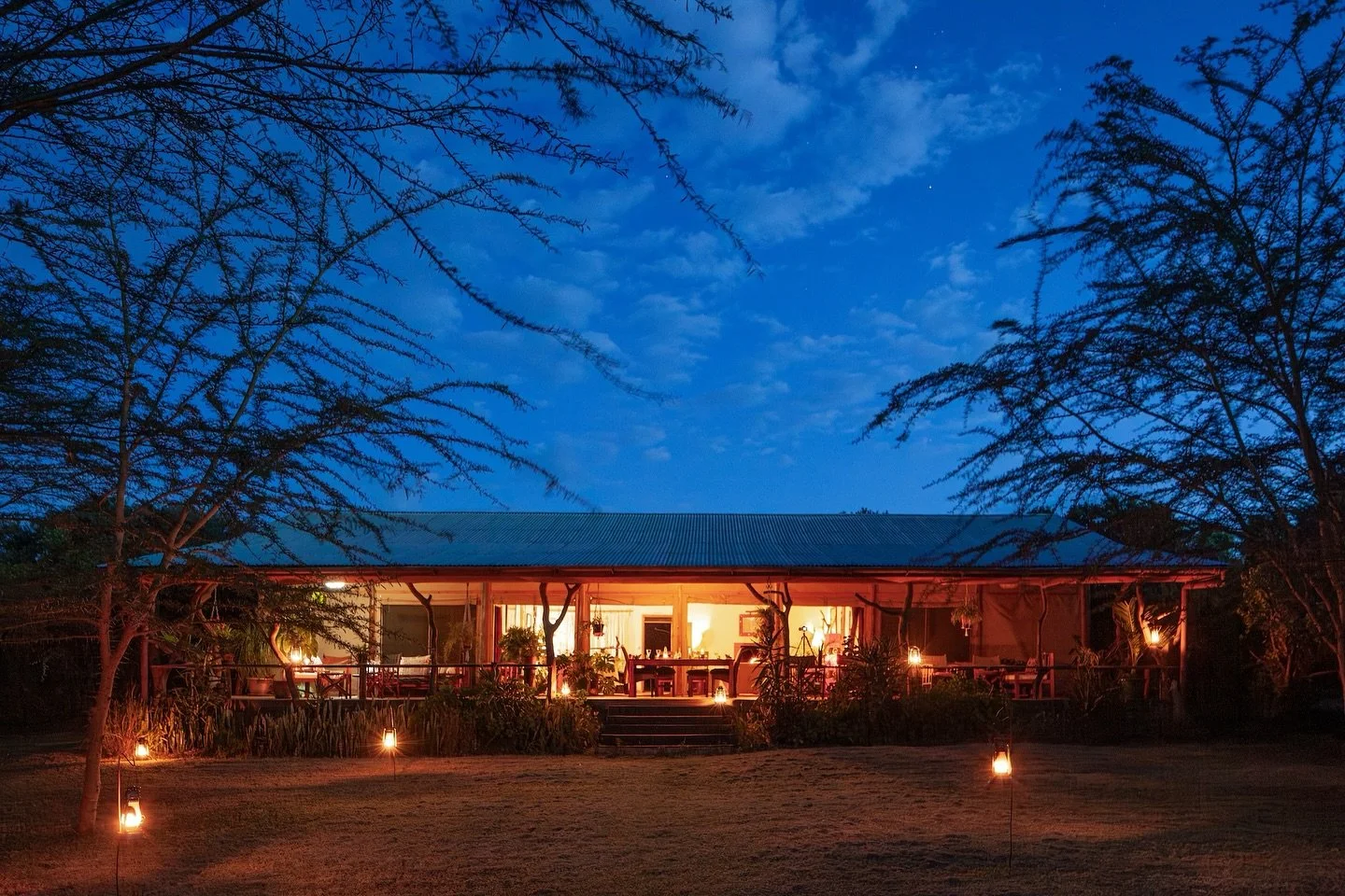 Happiness is: arriving home to a roaring fire under a canopy of African stars, smiling faces and heartfelt hugs, pausing to listen to lions calling in the night and the sweet smell of a home cooked meal on its way to you 🙌🏻 

.

#olpejetasafaricott