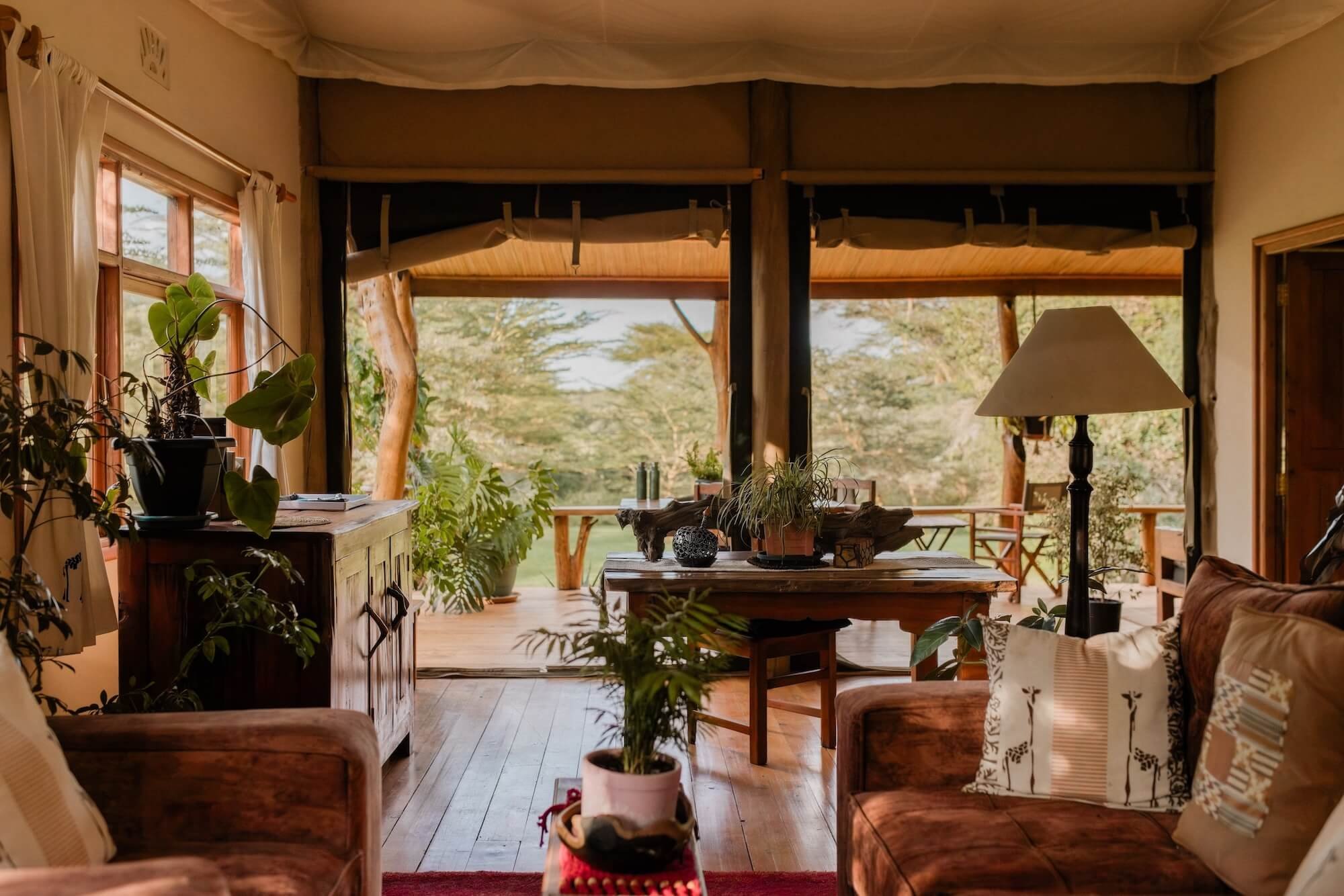 kenya_safari_holiday_moja_lounge_dining.jpg