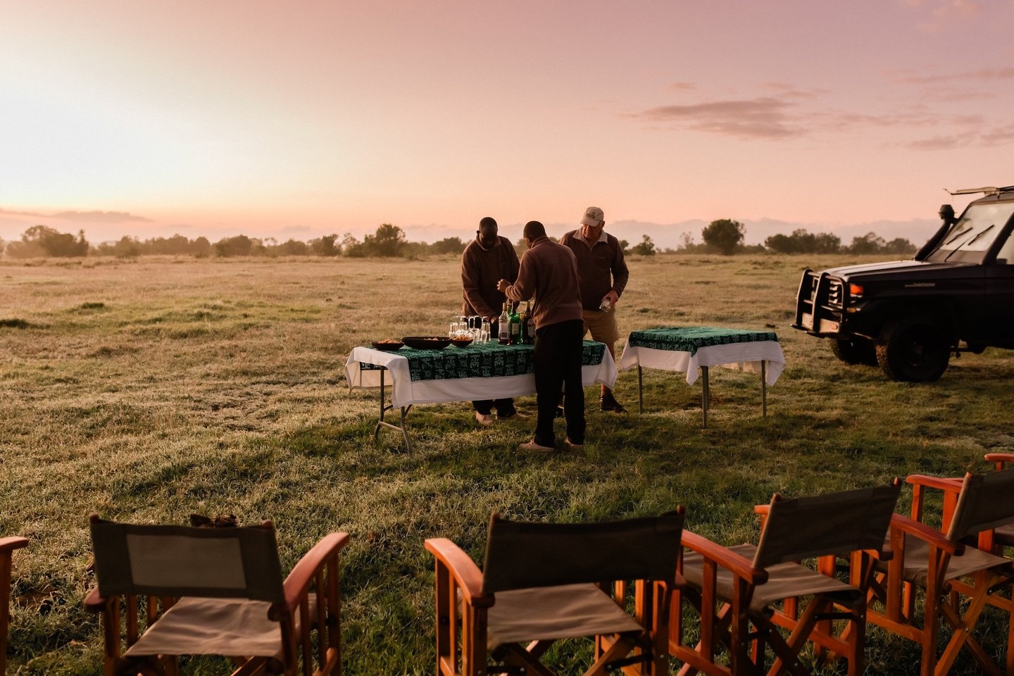 Setting up for a sundowner ☀️ We love to end our days out on the plains, watching the sun go down and sharing stories. The wilderness is bathed in golden light, lions start to call, hyenas whoop in the encroaching darkness. It's a magical time of day