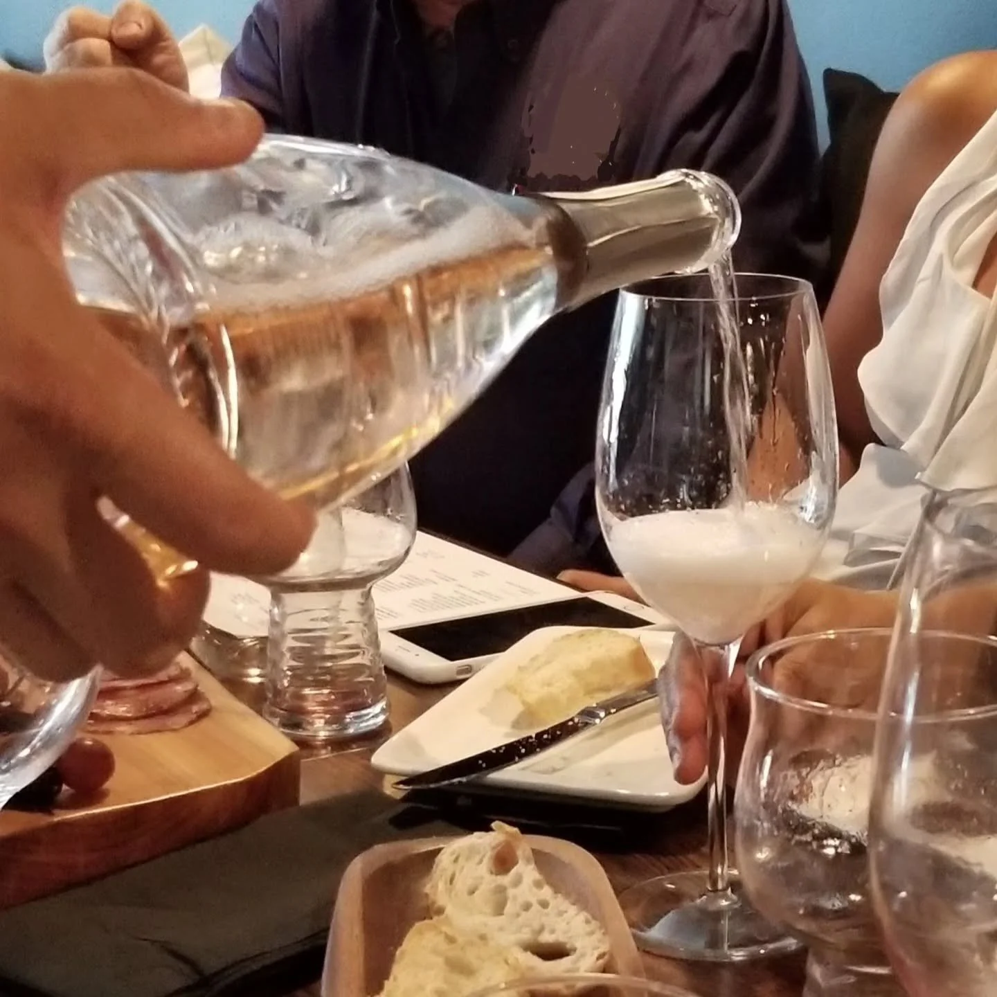 No better day than today to share wine and a snack with friends!  Don't let the moment pass you by 🥂🍾🍷
.
.
.
#flightwinelounge #winewithfriends #winebringspeopletogether #miamiwinebar # winebar #vinomiami #miamieats #weekendmood #staylocal #miamis