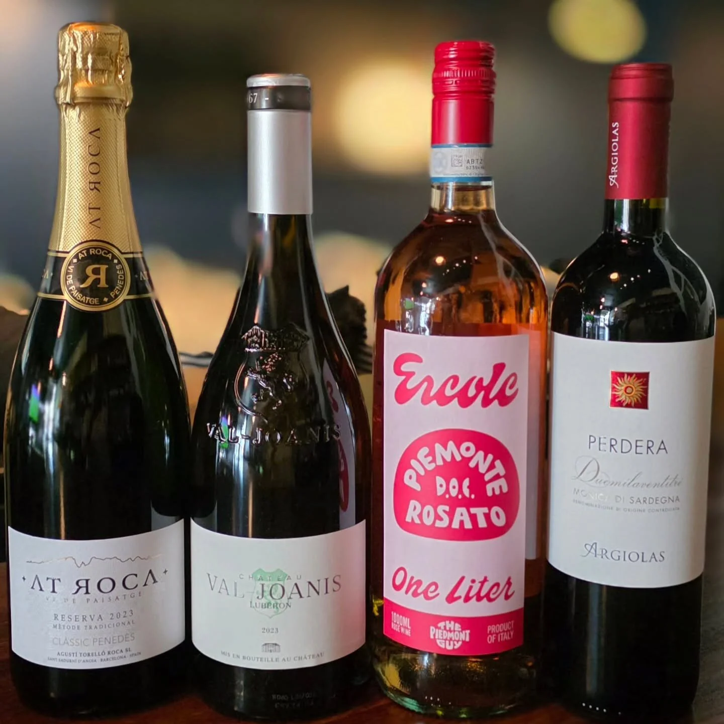 Wines-by-the glass this week offer bubbly, refreshing, crisp, fruity and bold reasons to get out of the heat.

Come get lost in something delicious! 🍷🥂
.
.
.
#winesbytheglass #newweeknewdiscoveries #flightwinelounge #winejourney #winebarmiami